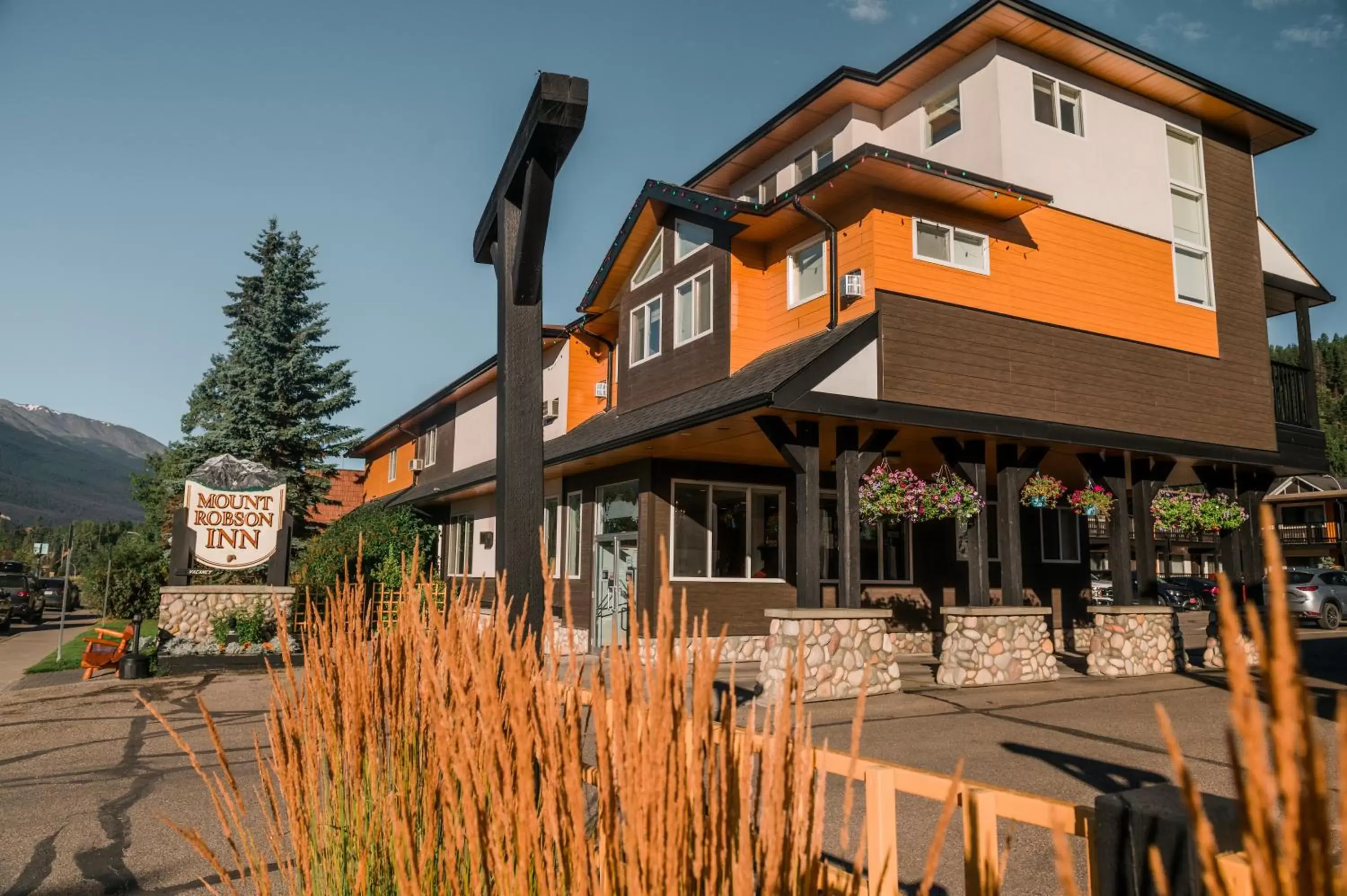 Property building in Mount Robson Inn