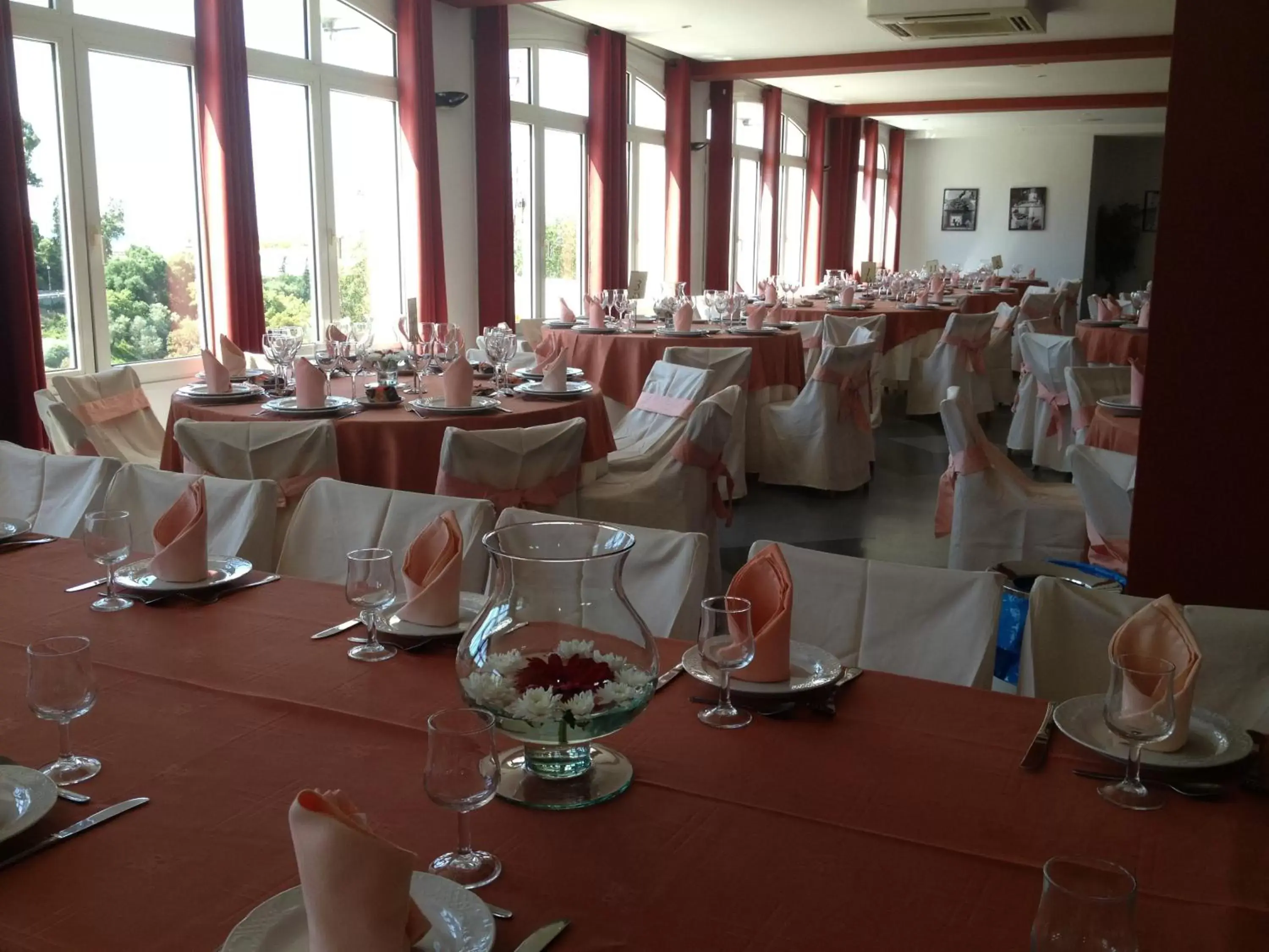 Banquet/Function facilities, Restaurant/Places to Eat in Hotel San Jorge