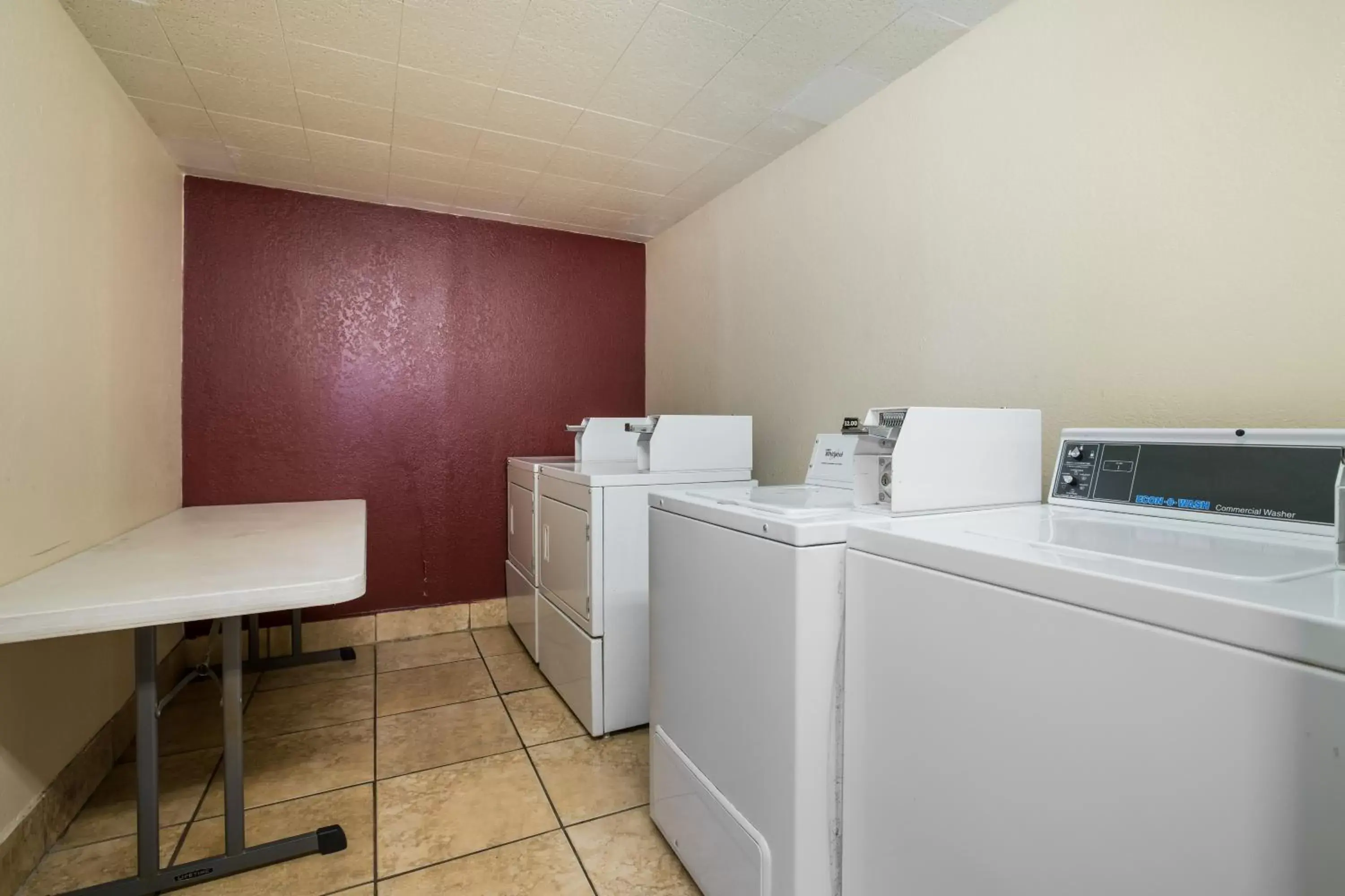 Area and facilities, Kitchen/Kitchenette in Red Roof Inn Dallas/Richardson