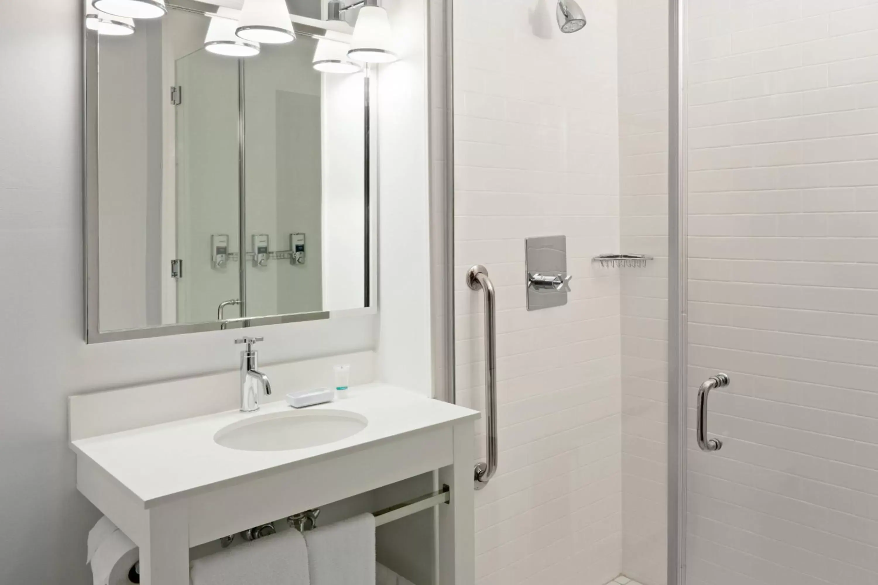 Bathroom in Vista LIC Hotel, Premier Collection by Best Western