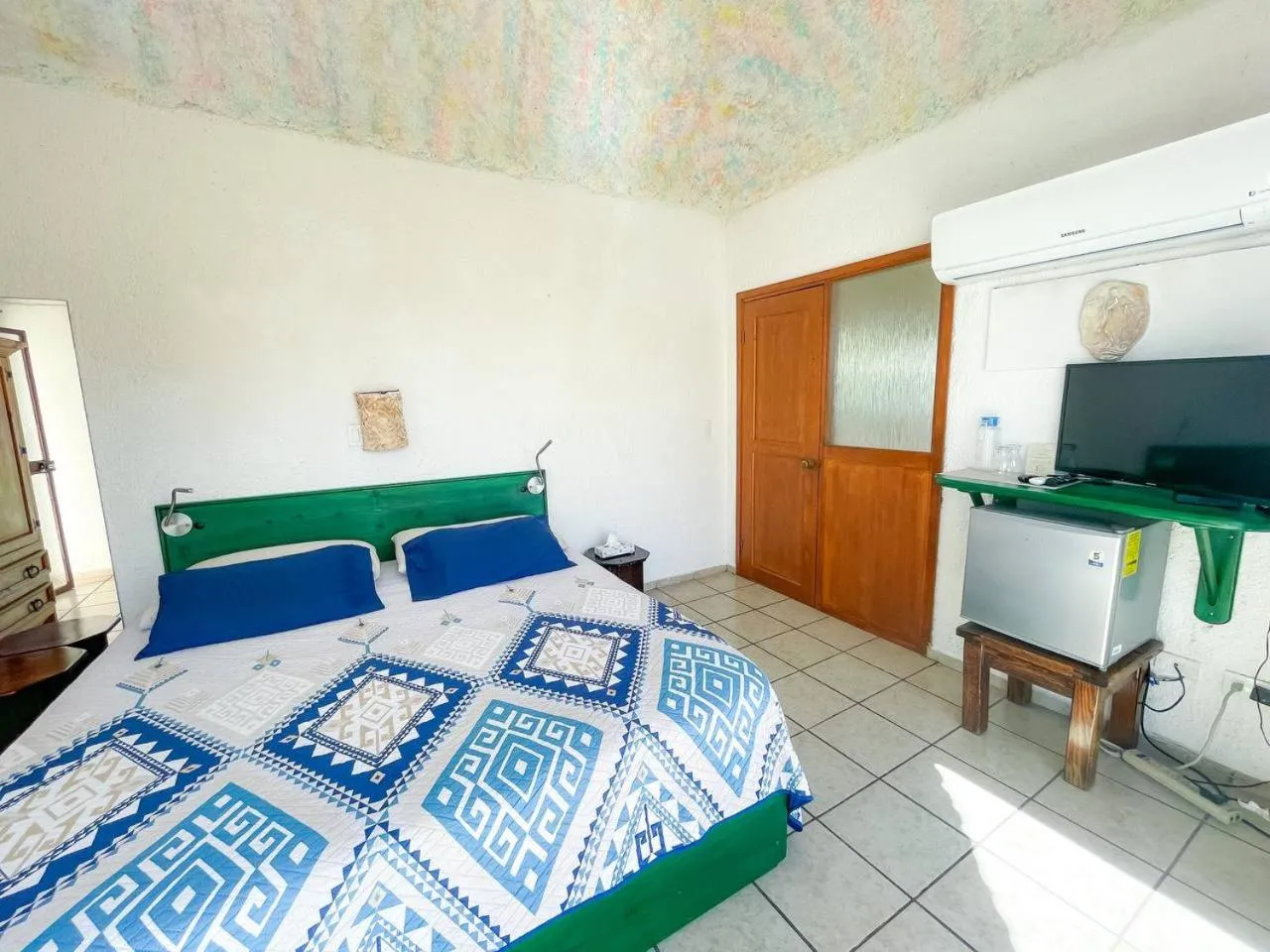 Photo of the whole room, Bed in Hotel Allende