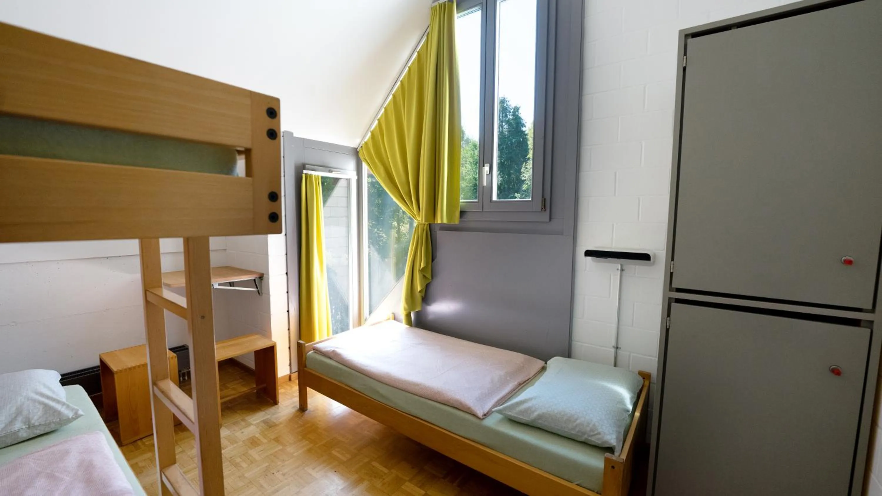 Photo of the whole room, Bed in Luzern Youth Hostel