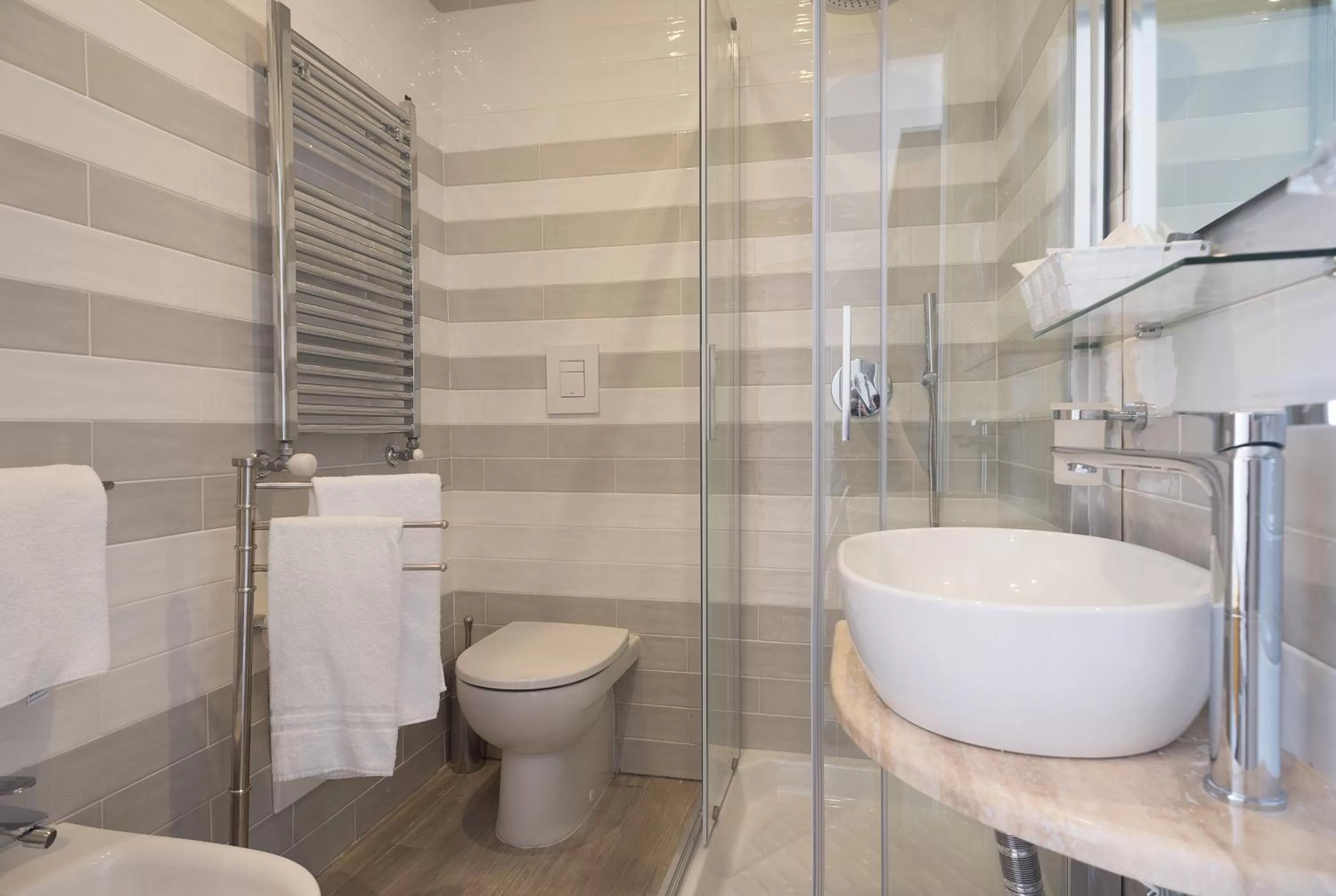 Shower in B&B Toledo one