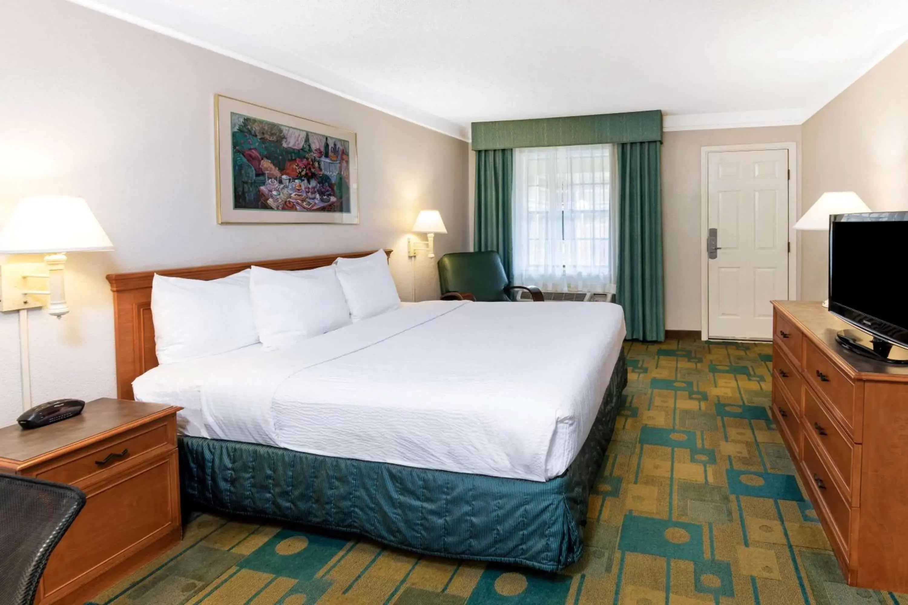 Photo of the whole room, Bed in La Quinta Inn by Wyndham San Antonio Vance Jackson