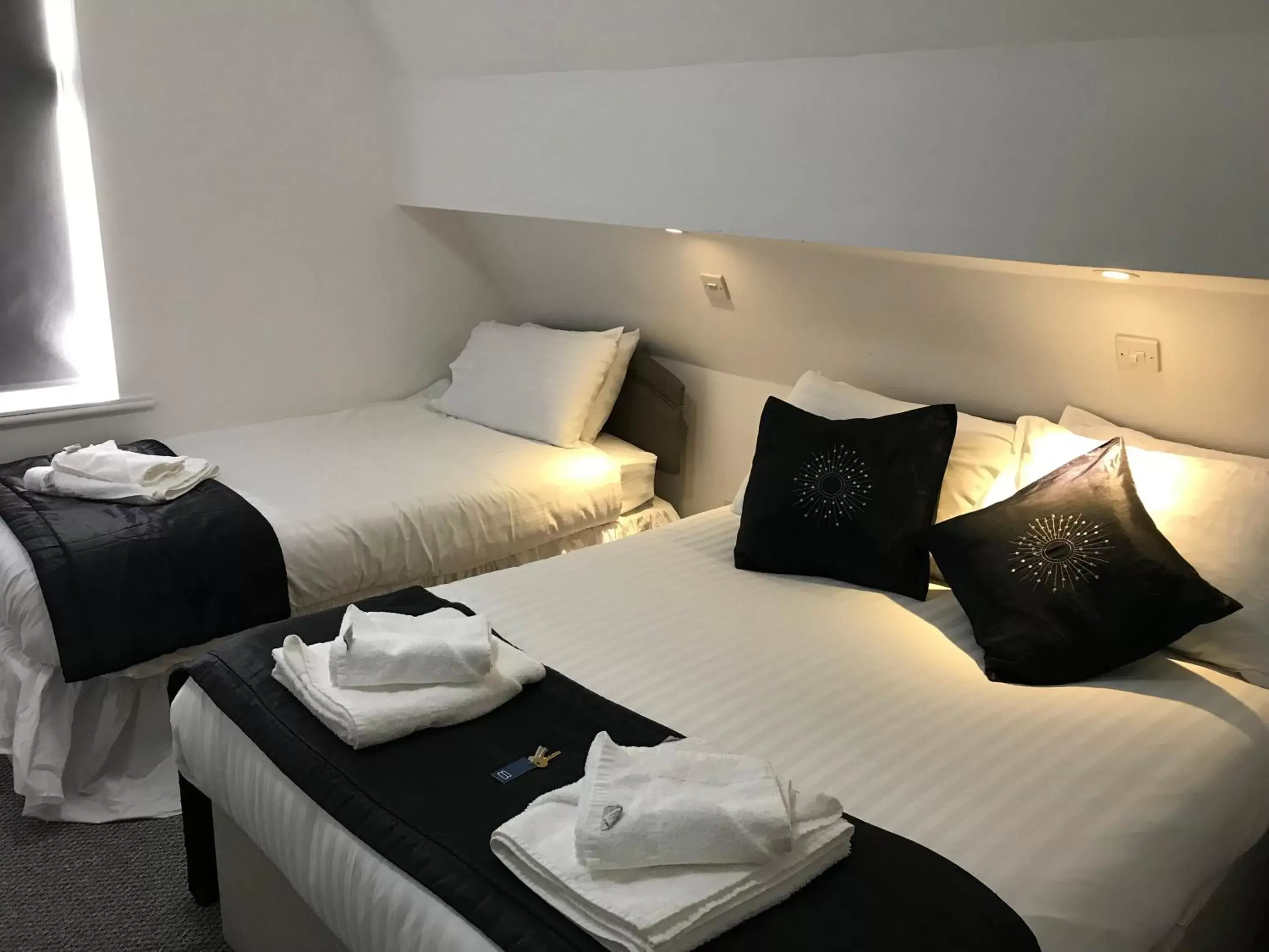 Family Room with Private Bathroom in Alexandra Hotel Family Room with Private Bathroom in Alexandra Hotel