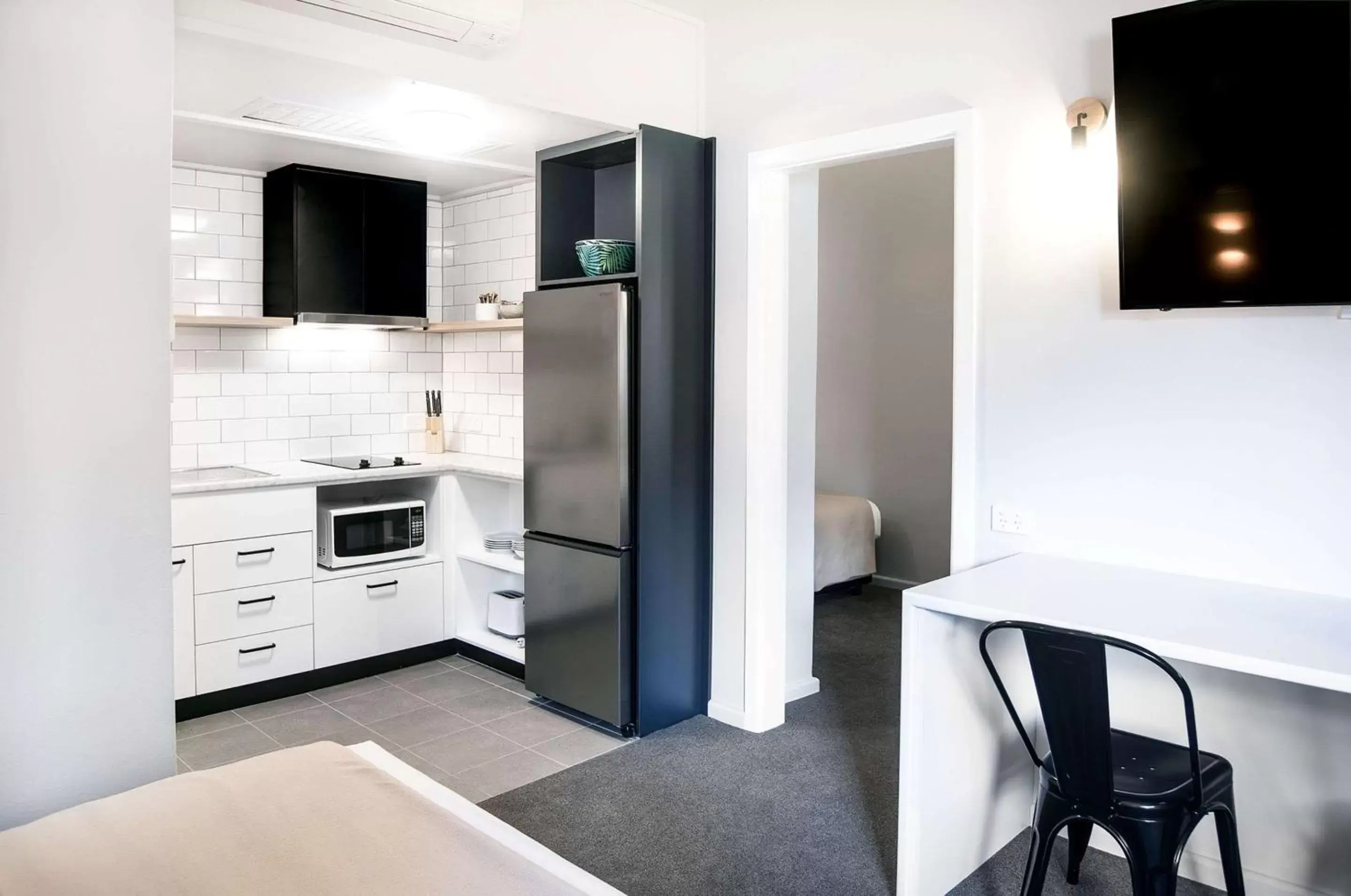 Coffee/tea facilities, Kitchen/Kitchenette in City Centre Motel Armidale