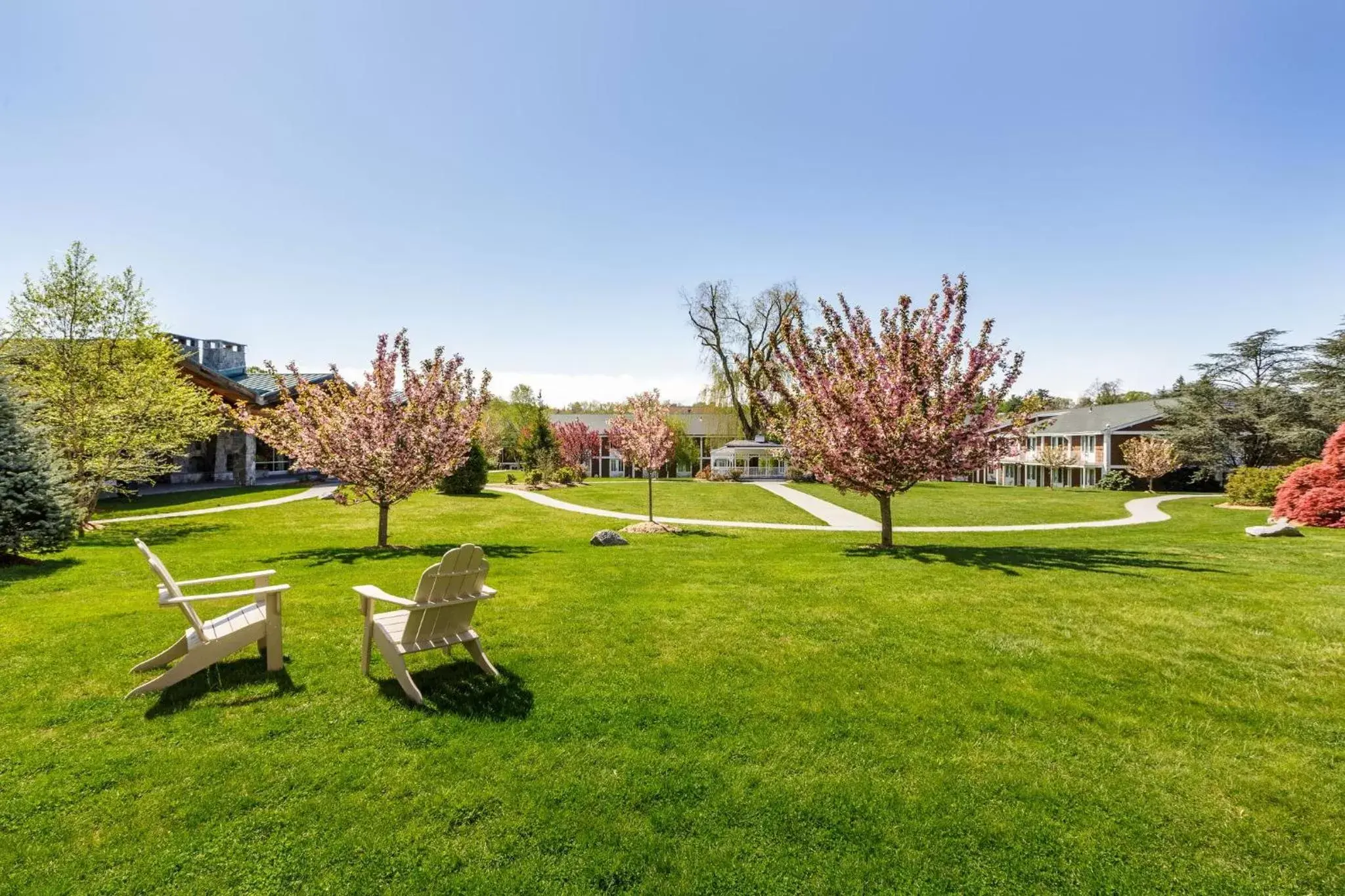 Property building in Sleepy Hollow Hotel Property building in Sleepy Hollow Hotel