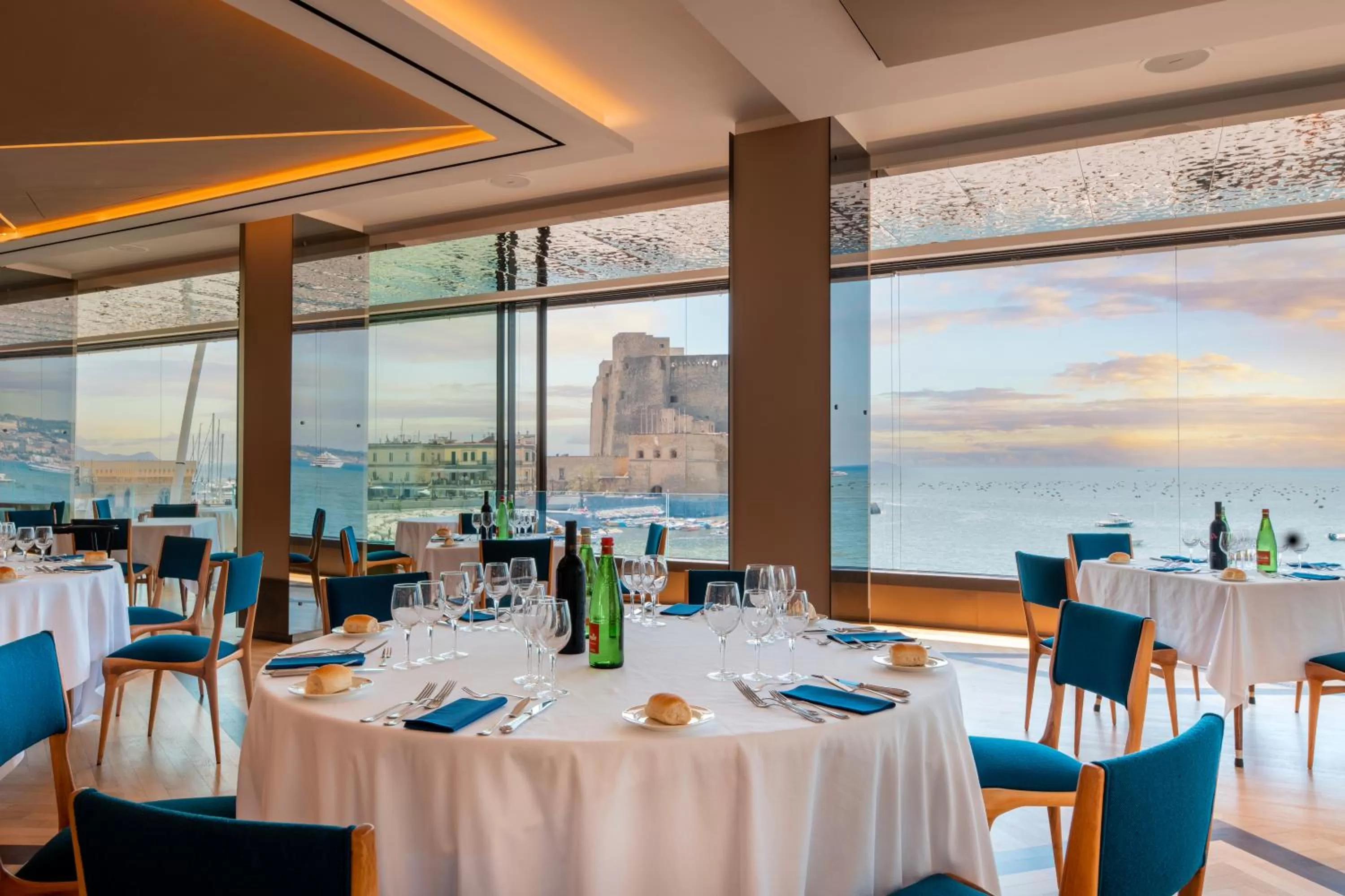 Restaurant/places to eat in Hotel Royal Continental