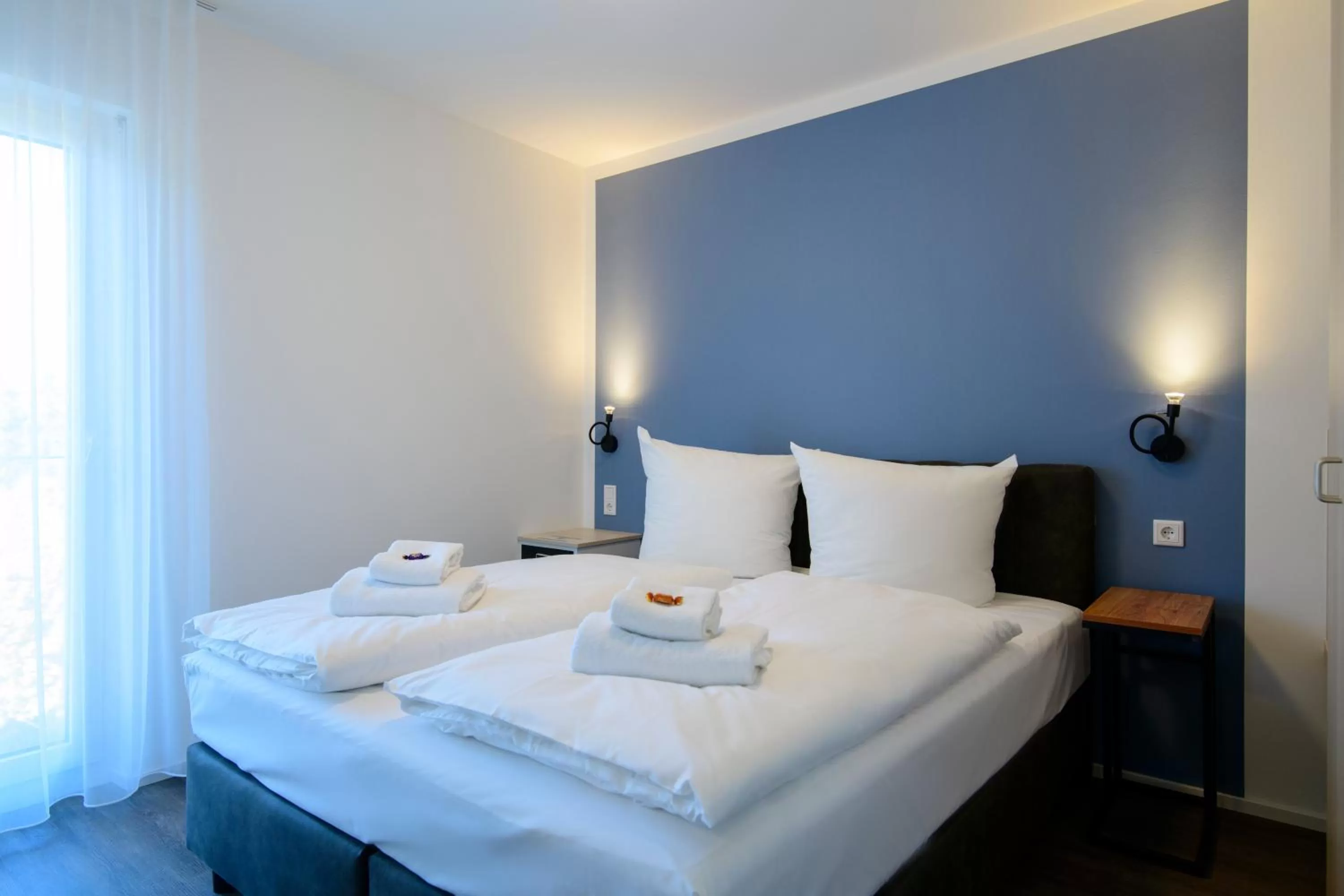 Bed in Smart & Stay Aparthotel Saarbrücken Süd - Self-Check-In - Free Parking