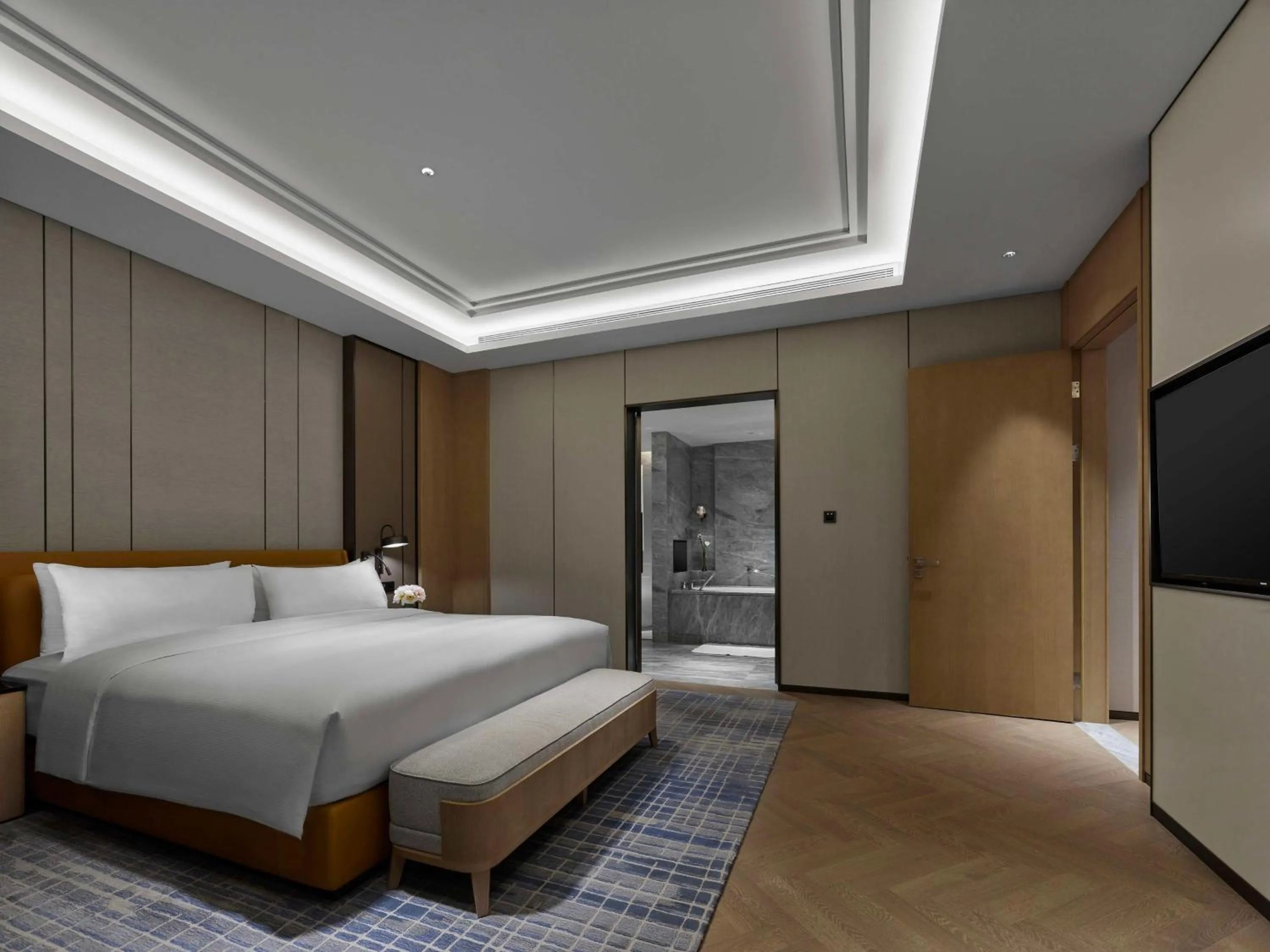 Bed in DoubleTree by Hilton Chengdu Riverside - Close to Panda Base and Chengdu East Railway