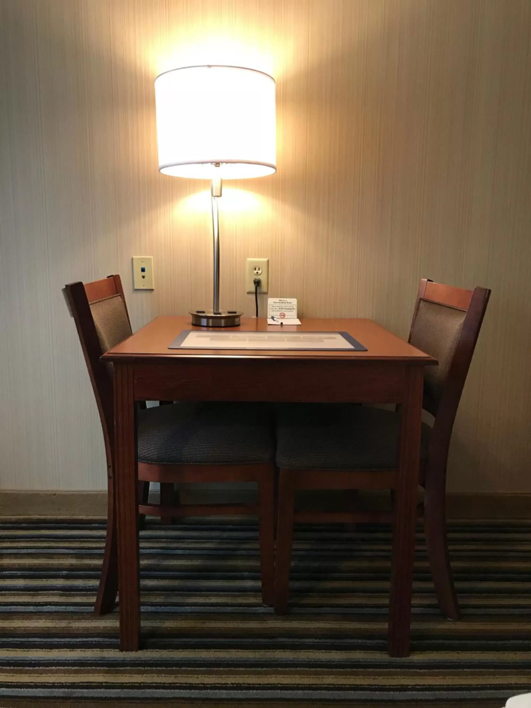 Dining Area in Best Western Plus New England Inn & Suites