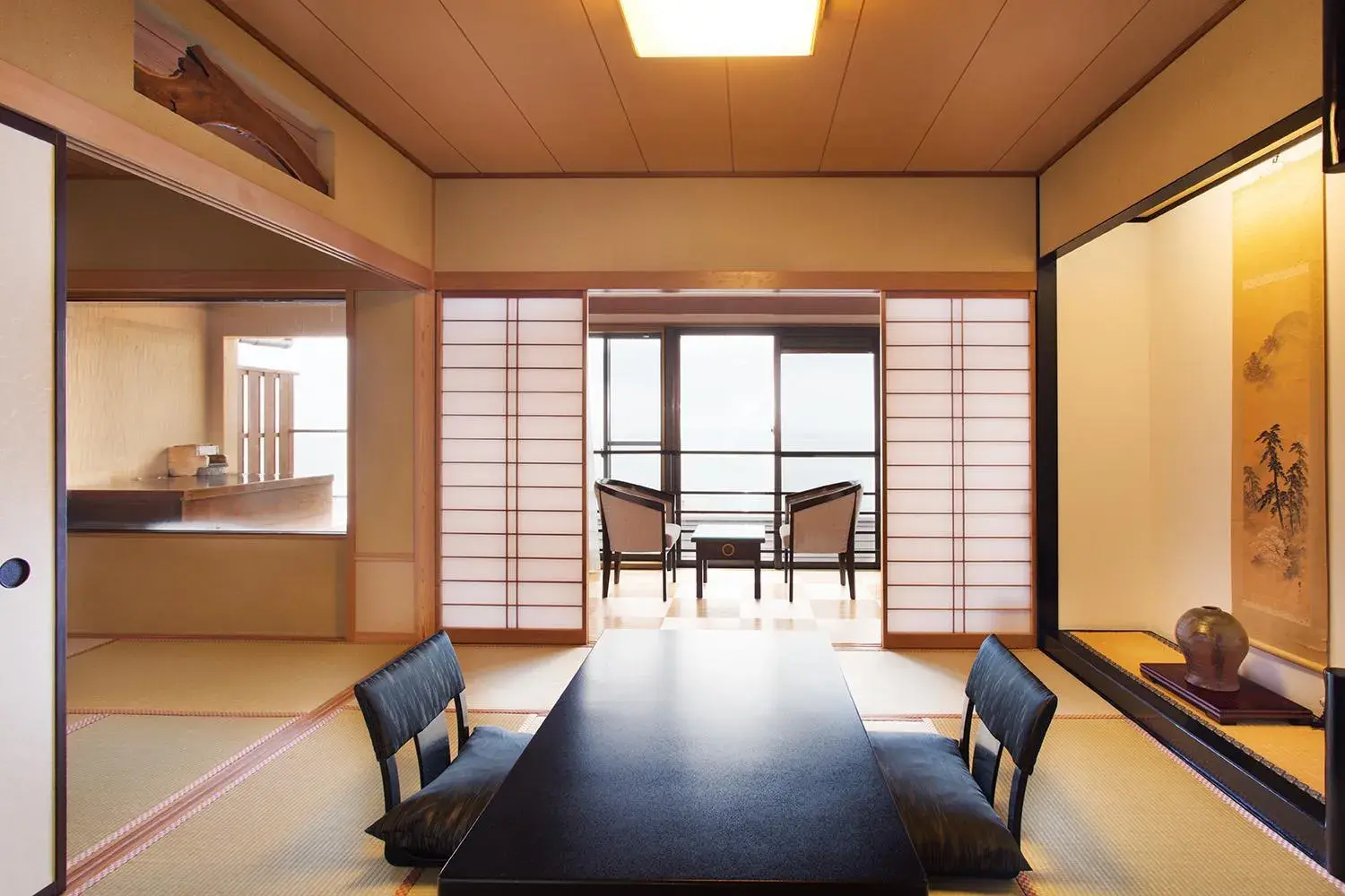 Dining area in Tsuruya Kisshotei