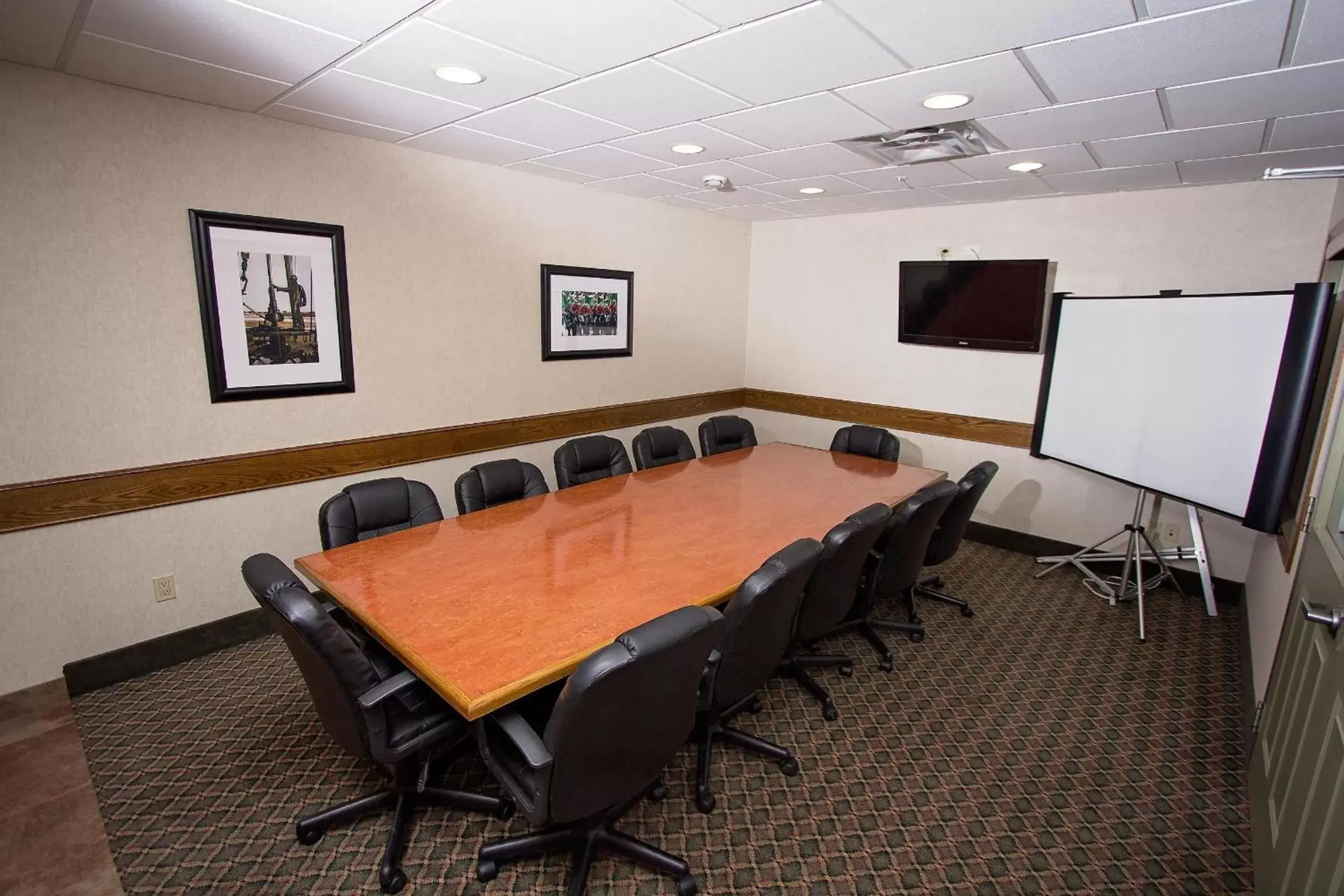 Business facilities, Business Area/Conference Room in Service Plus Inns & Suites Drayton Valley