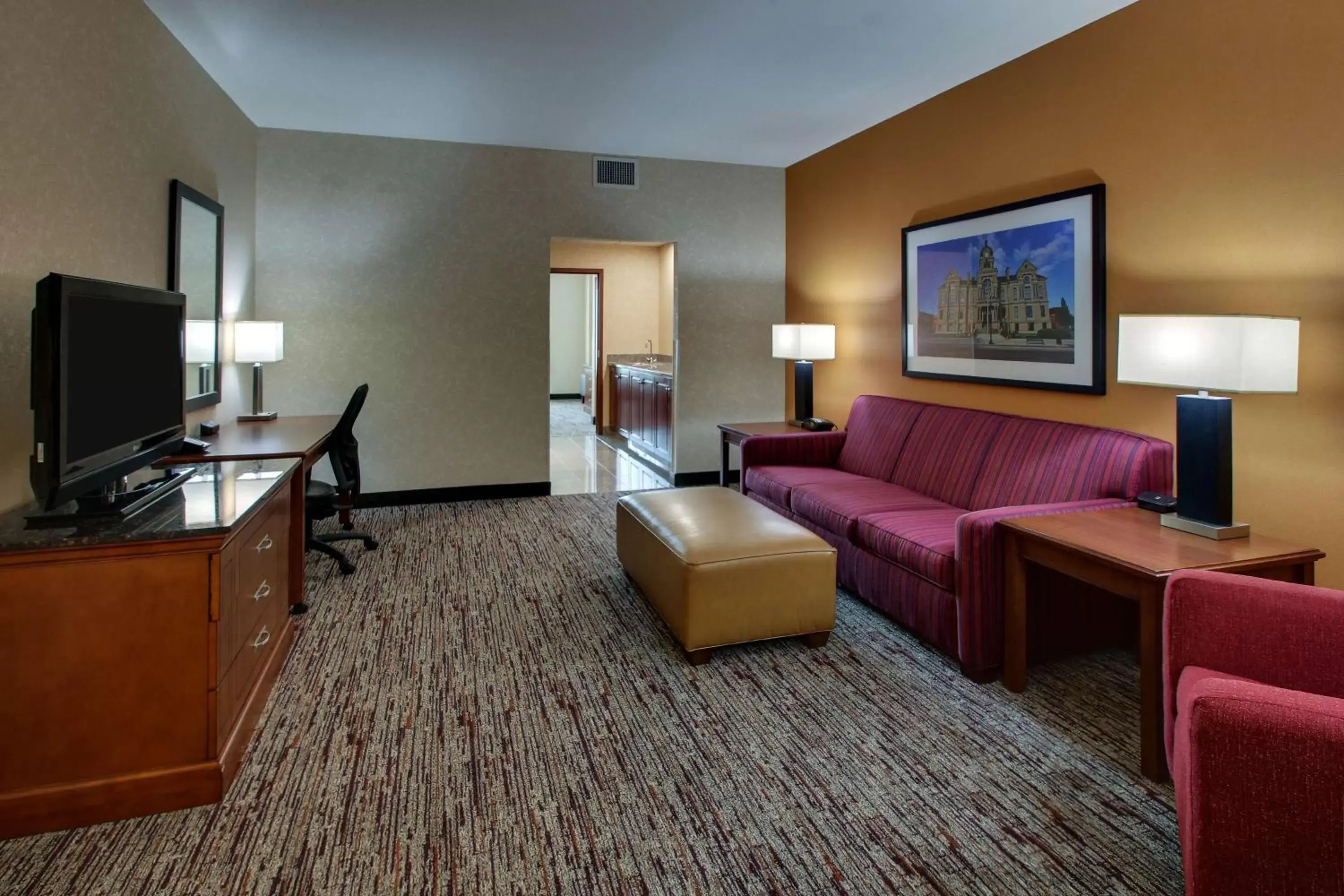 Photo of the whole room, Seating Area in Drury Inn & Suites Findlay