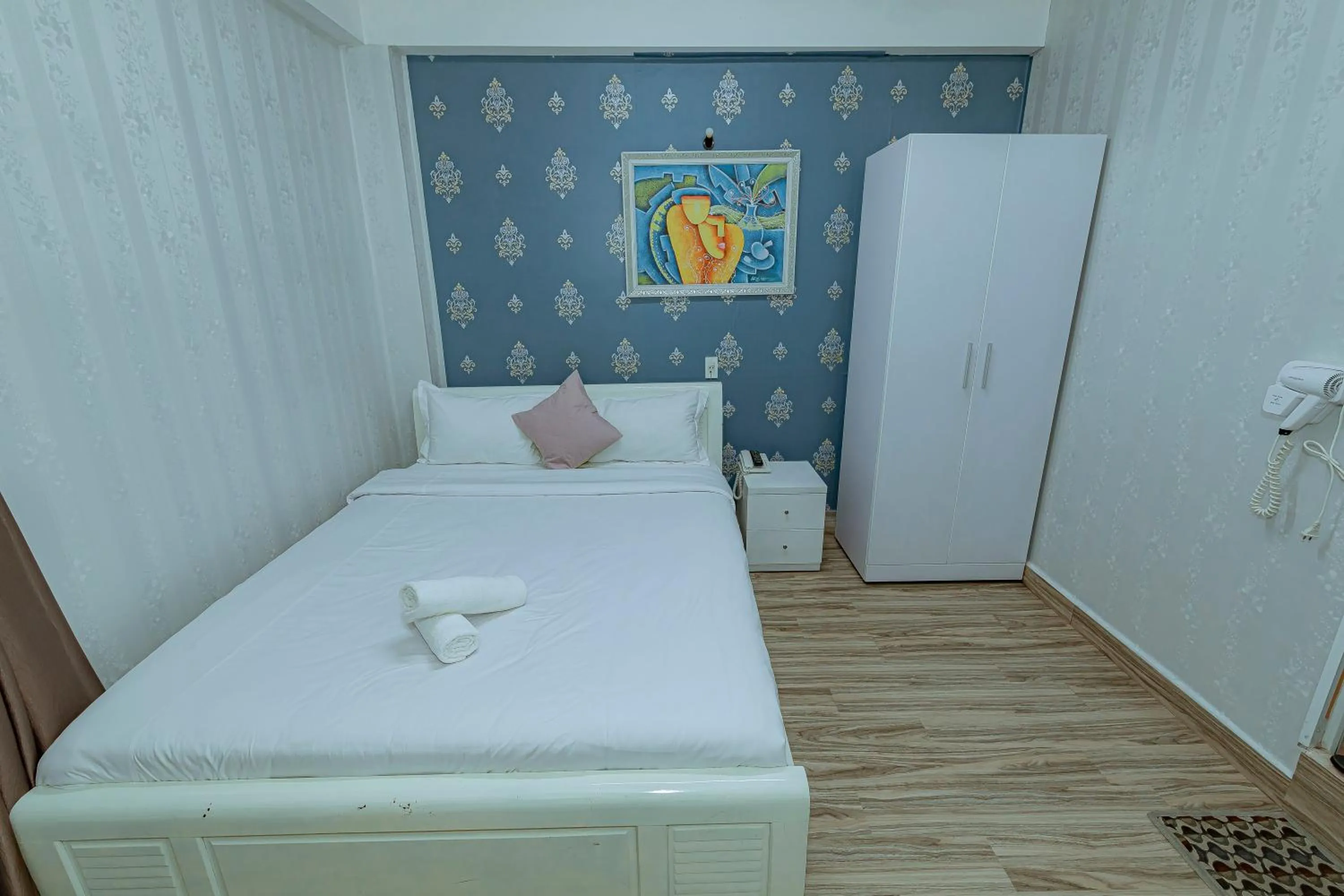 Ken's Backpackers Hotel