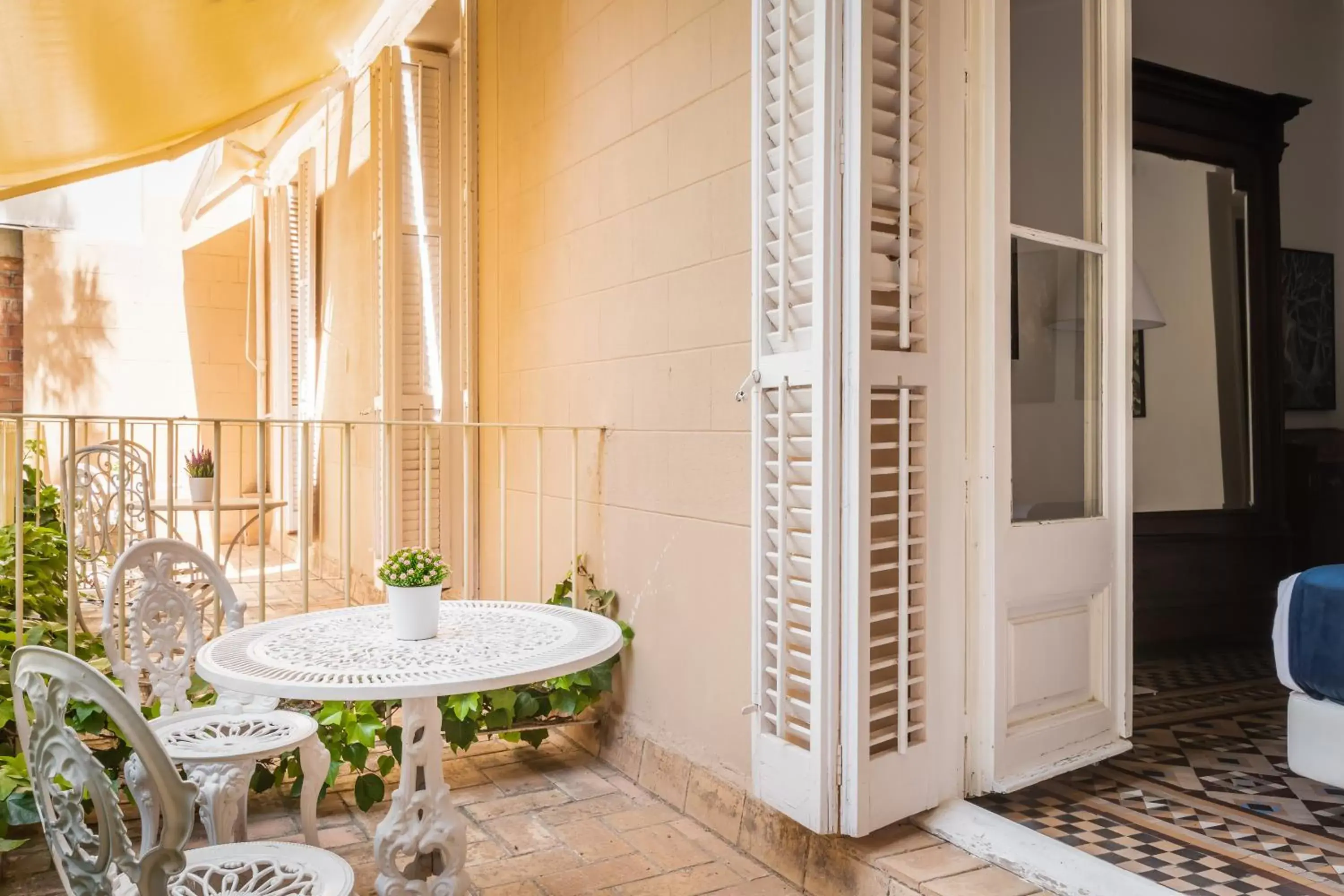 Balcony/Terrace, Bathroom in Hotel Medium Renaixença