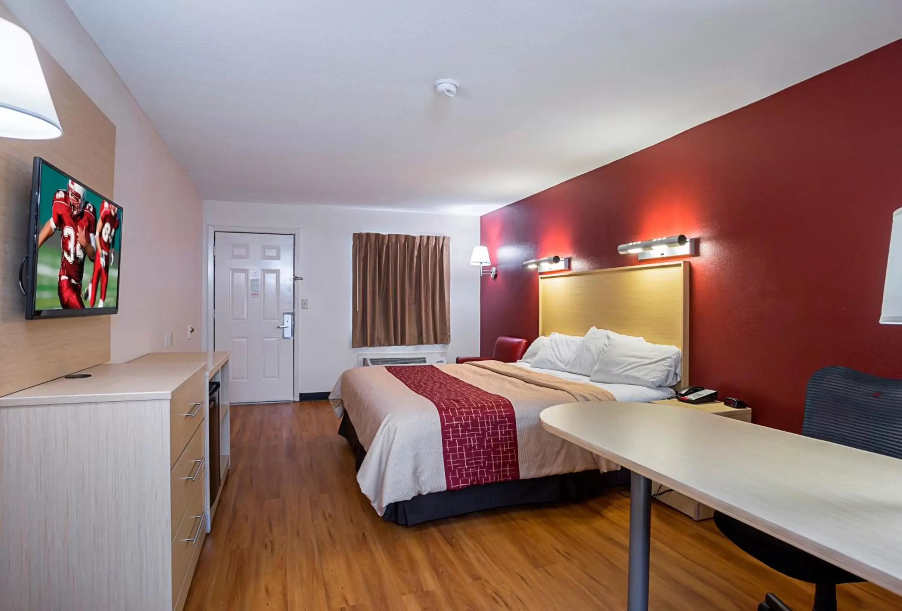 Bedroom, Bed in Red Roof Inn West Memphis, AR Bedroom, Bed in Red Roof Inn West Memphis, AR