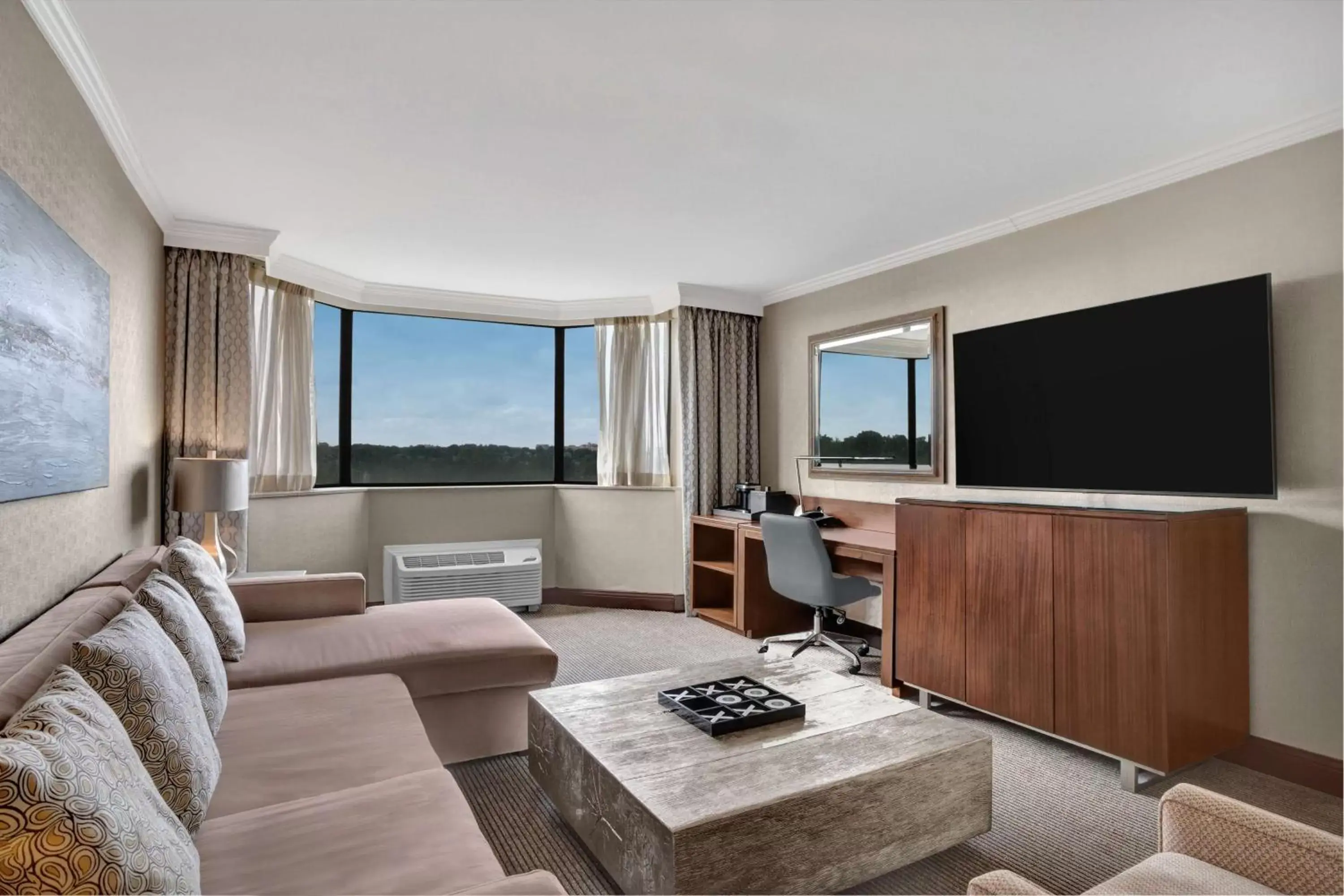 Living room, Seating Area in Hilton Arlington National Landing