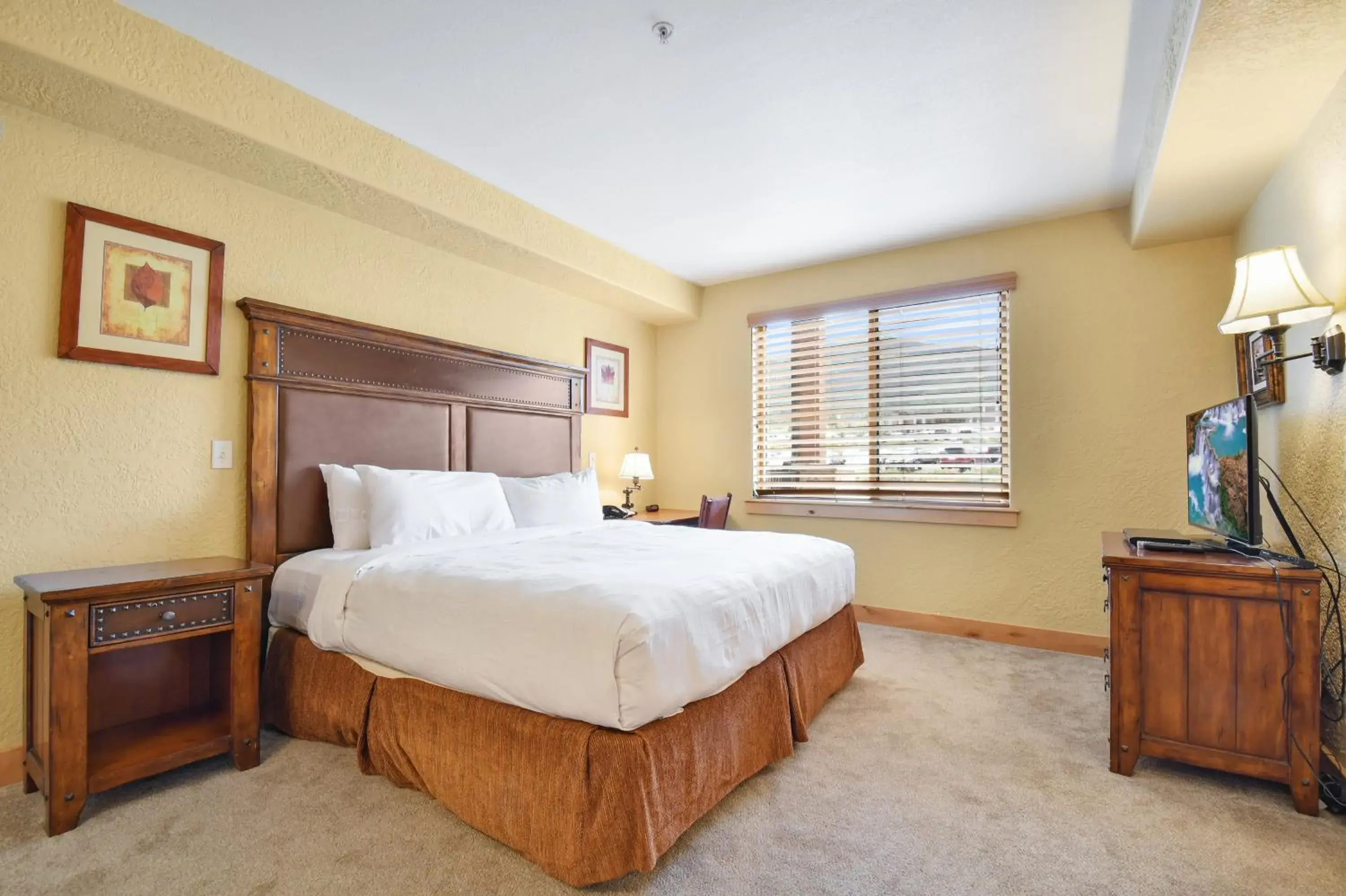 Bed in Silverado Lodge Park City - Canyons Village