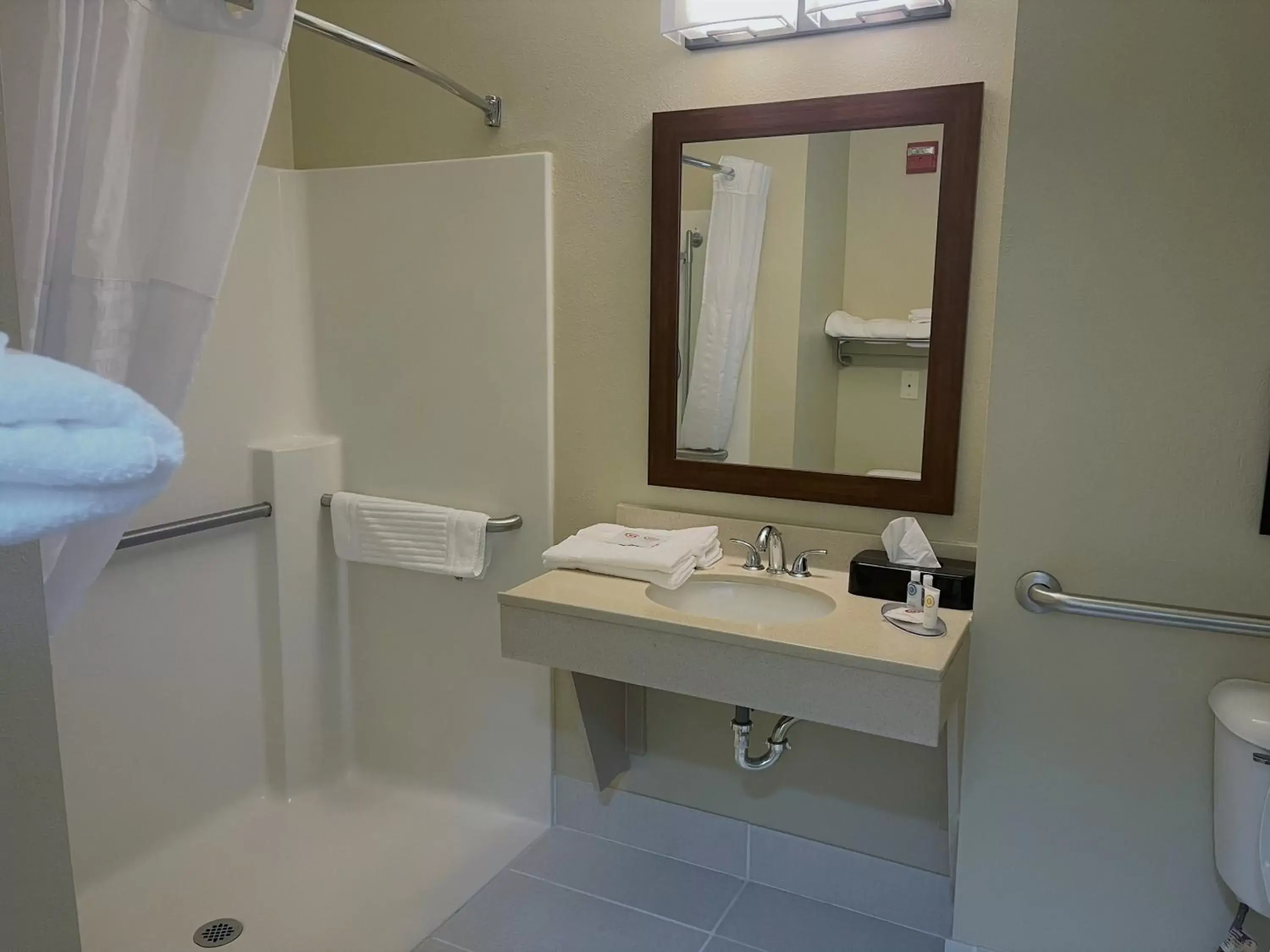 Shower, Bathroom in Comfort Inn & Suites Decatur-Forsyth