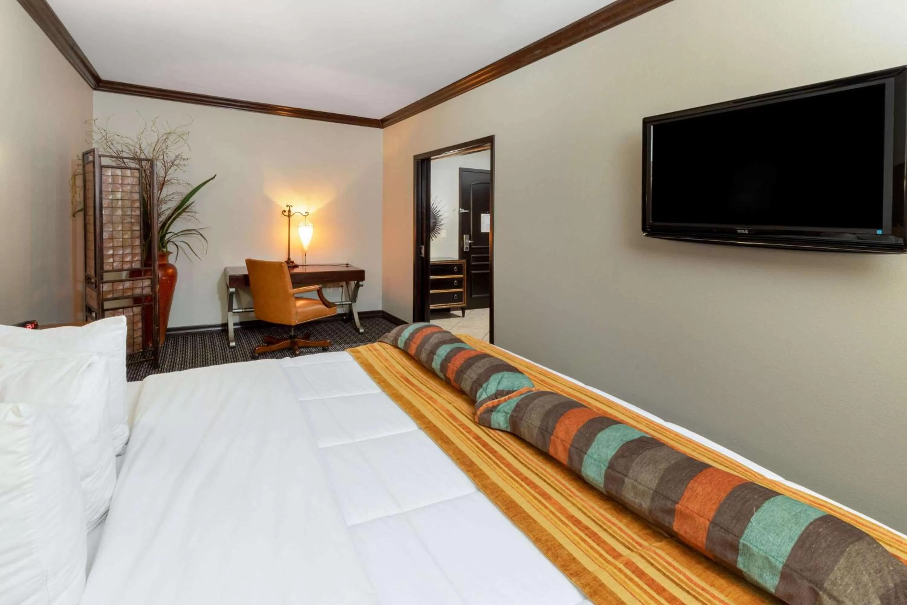 Photo of the whole room, Bed in Hawthorn Suites by Wyndham Lubbock