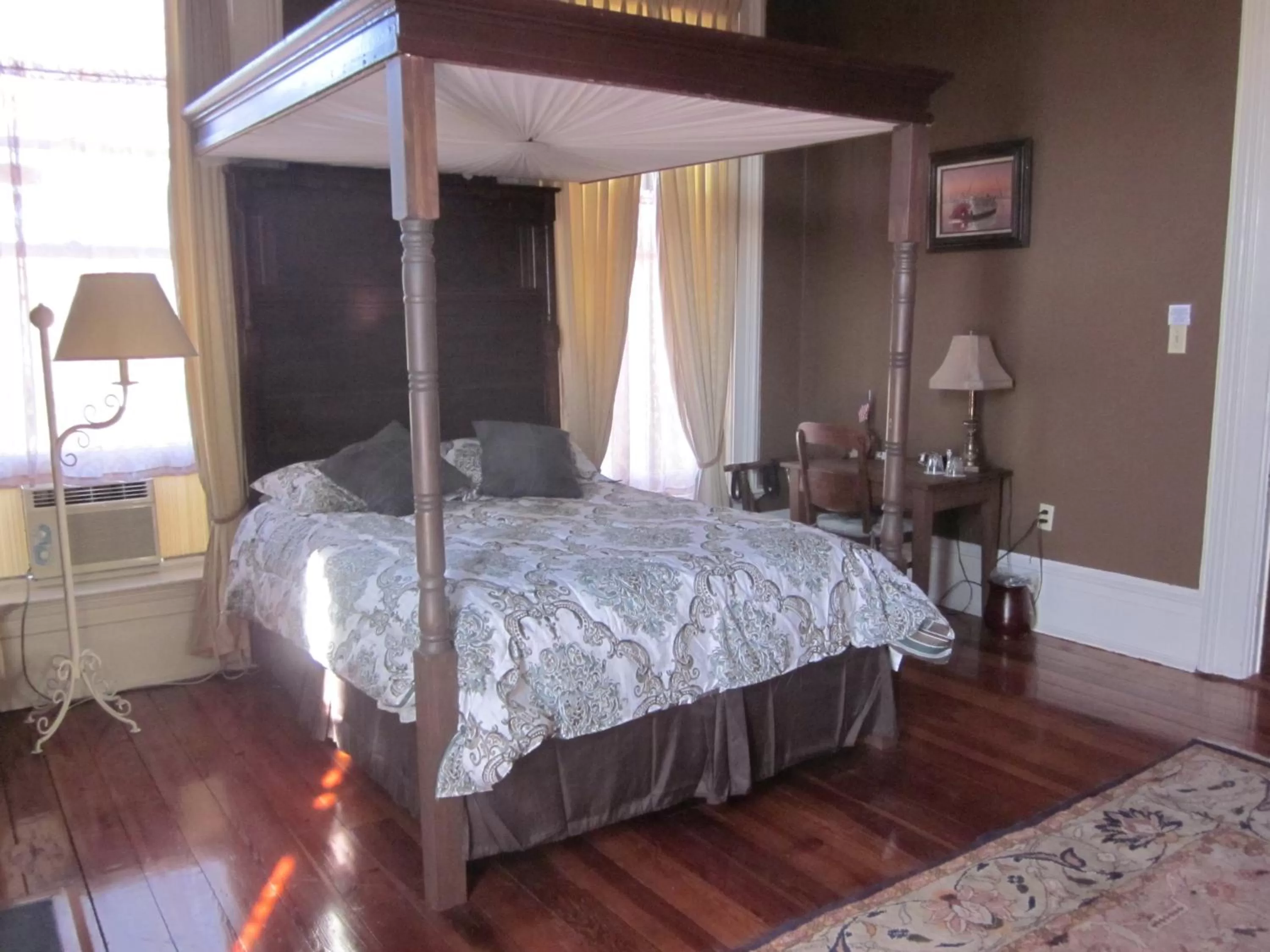 Bed in Baer House Inn