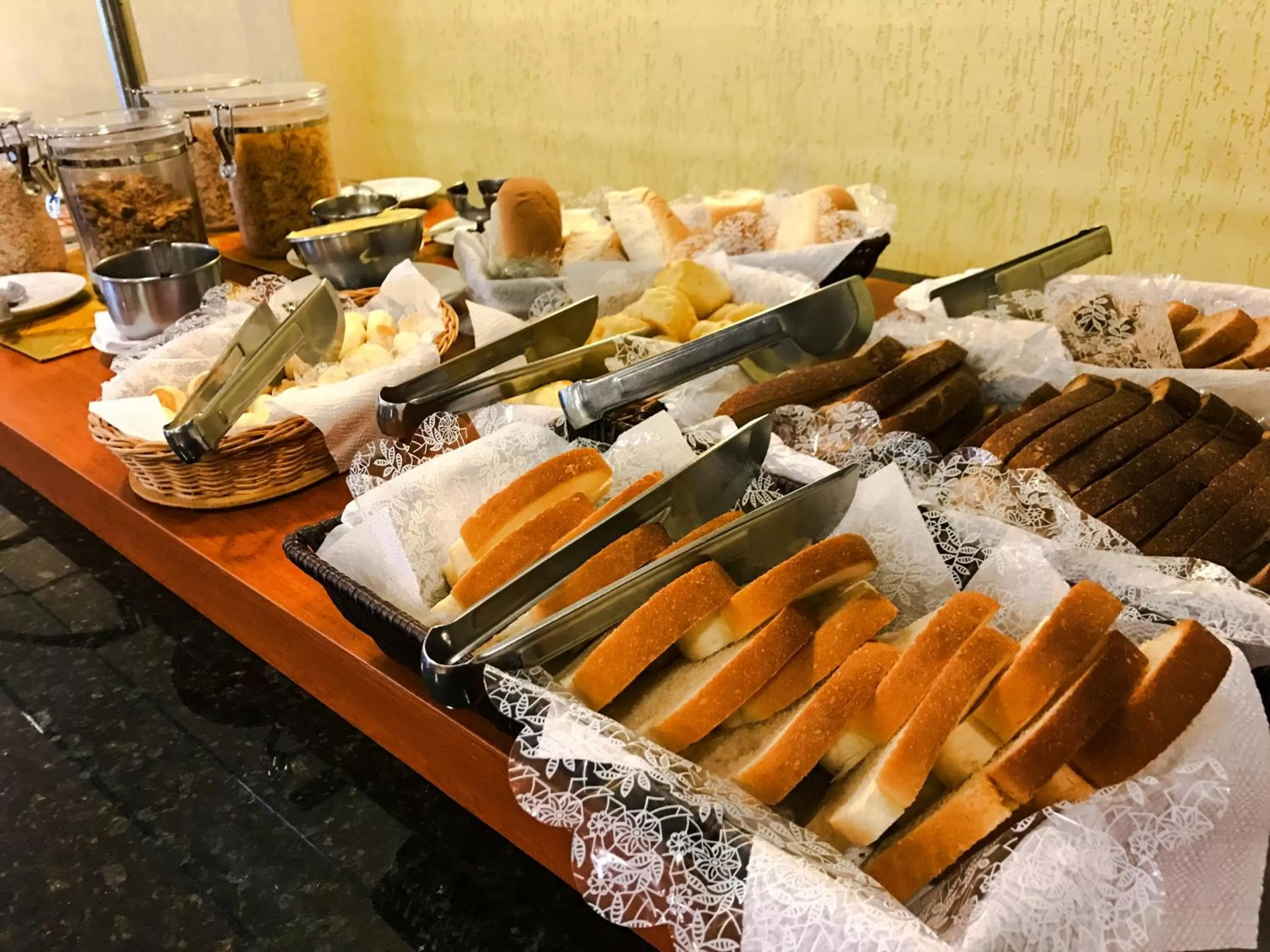 Food and drinks in Rede Andrade Mercado Hotel