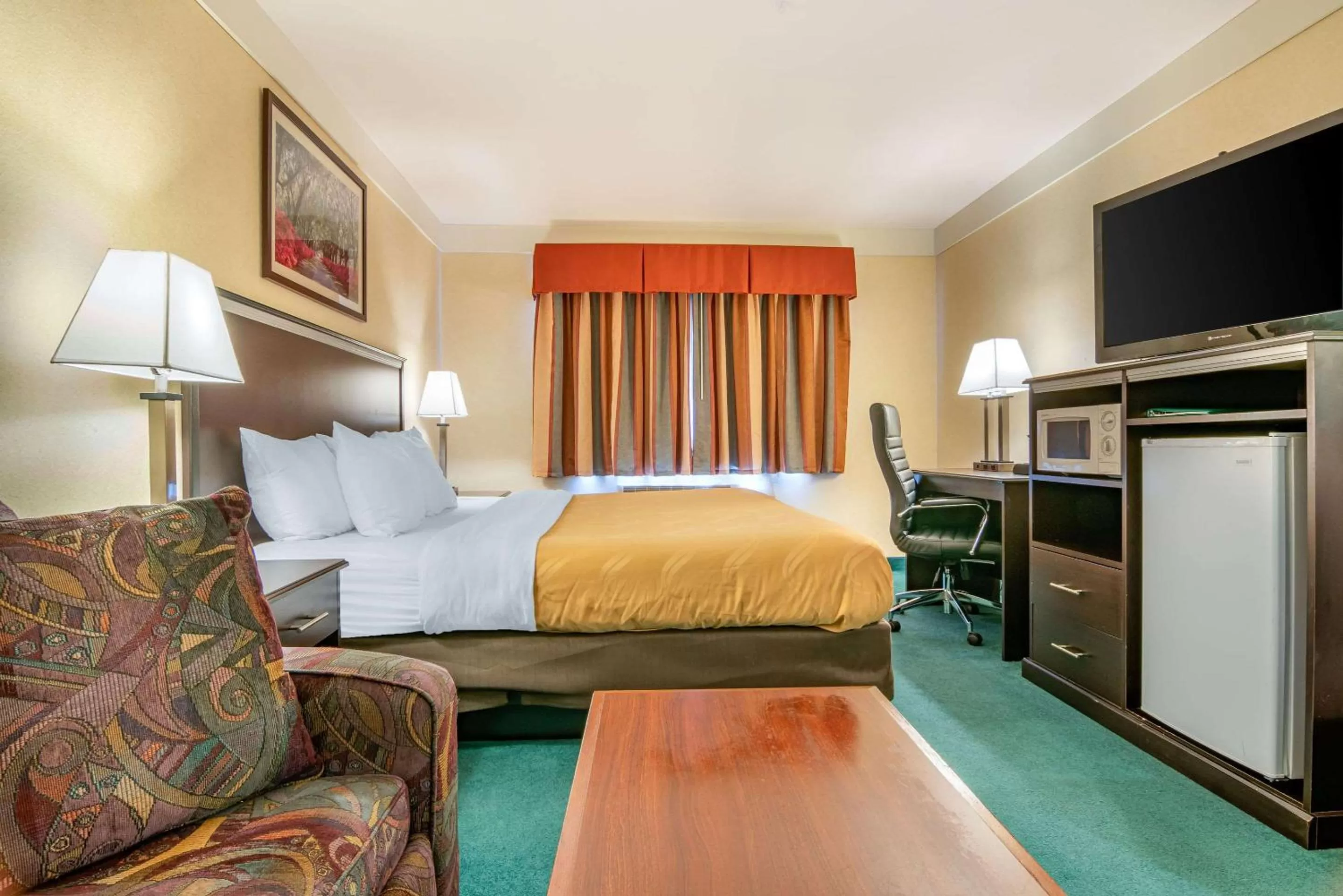 Photo of the whole room, Bed in Quality Inn Bend North