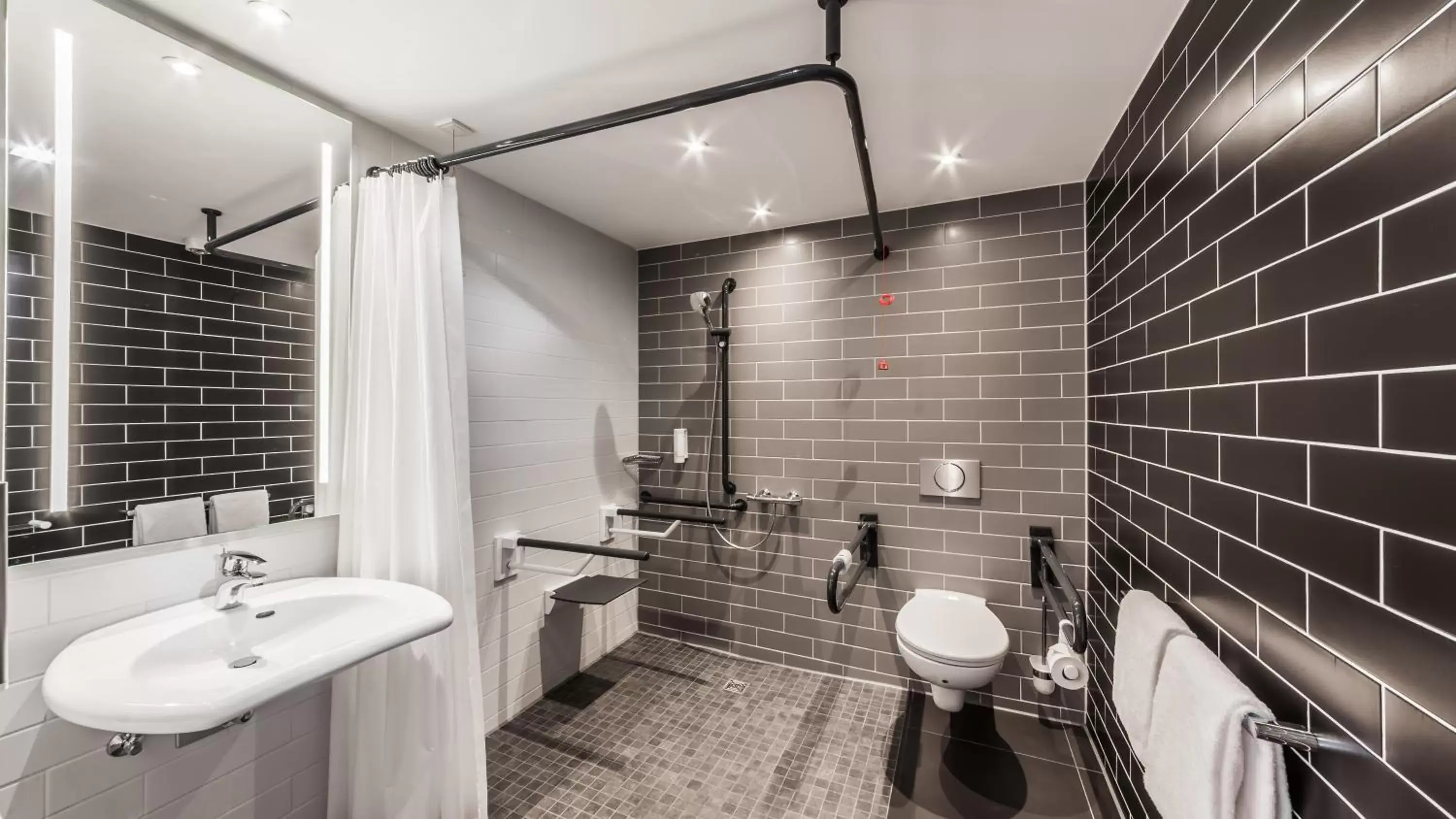 Bathroom in Holiday Inn Express - MUNICH NORTH, an IHG Hotel