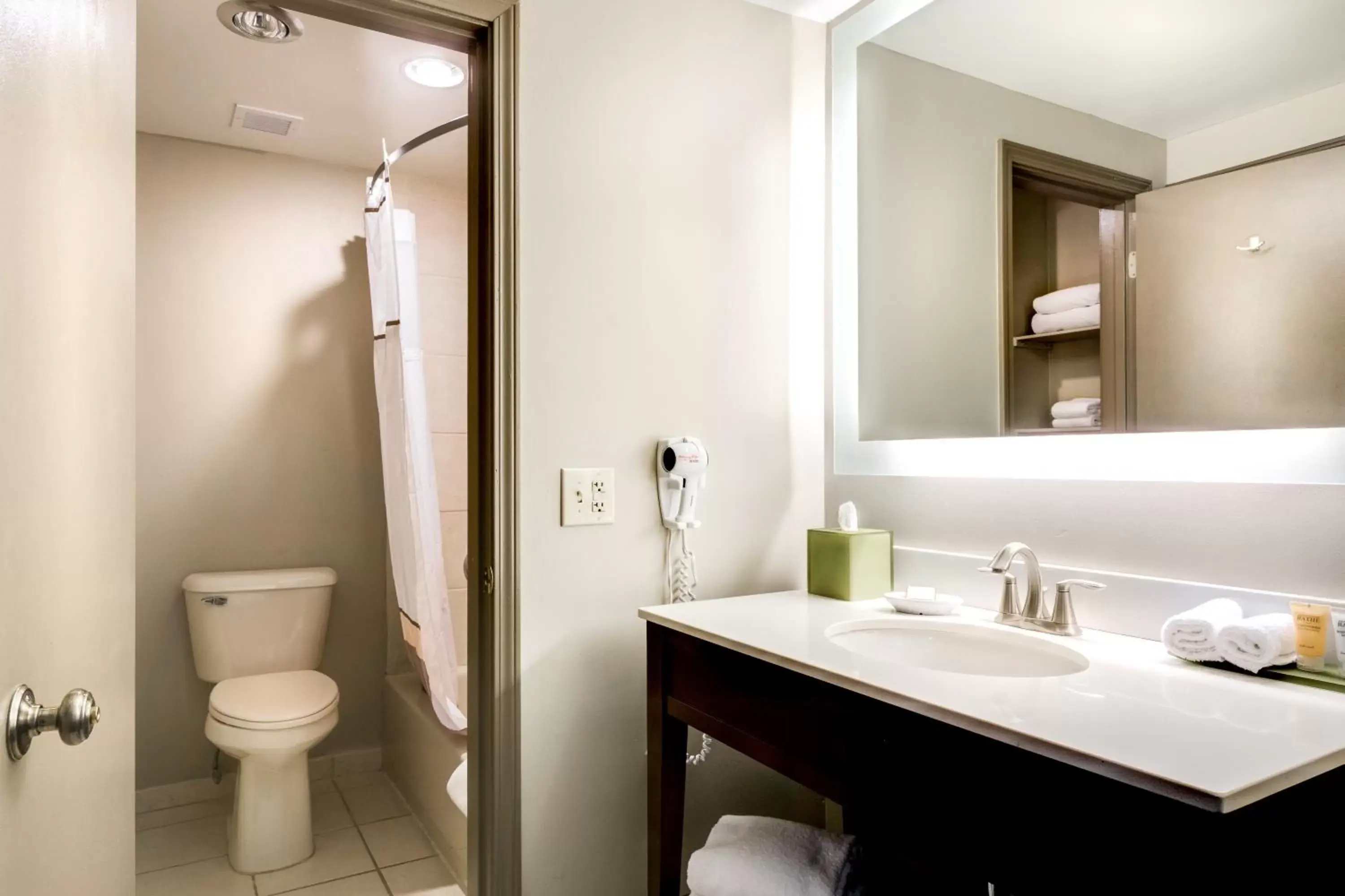 Bathroom in Lodge of Four Seasons Golf Resort, Marina & Spa