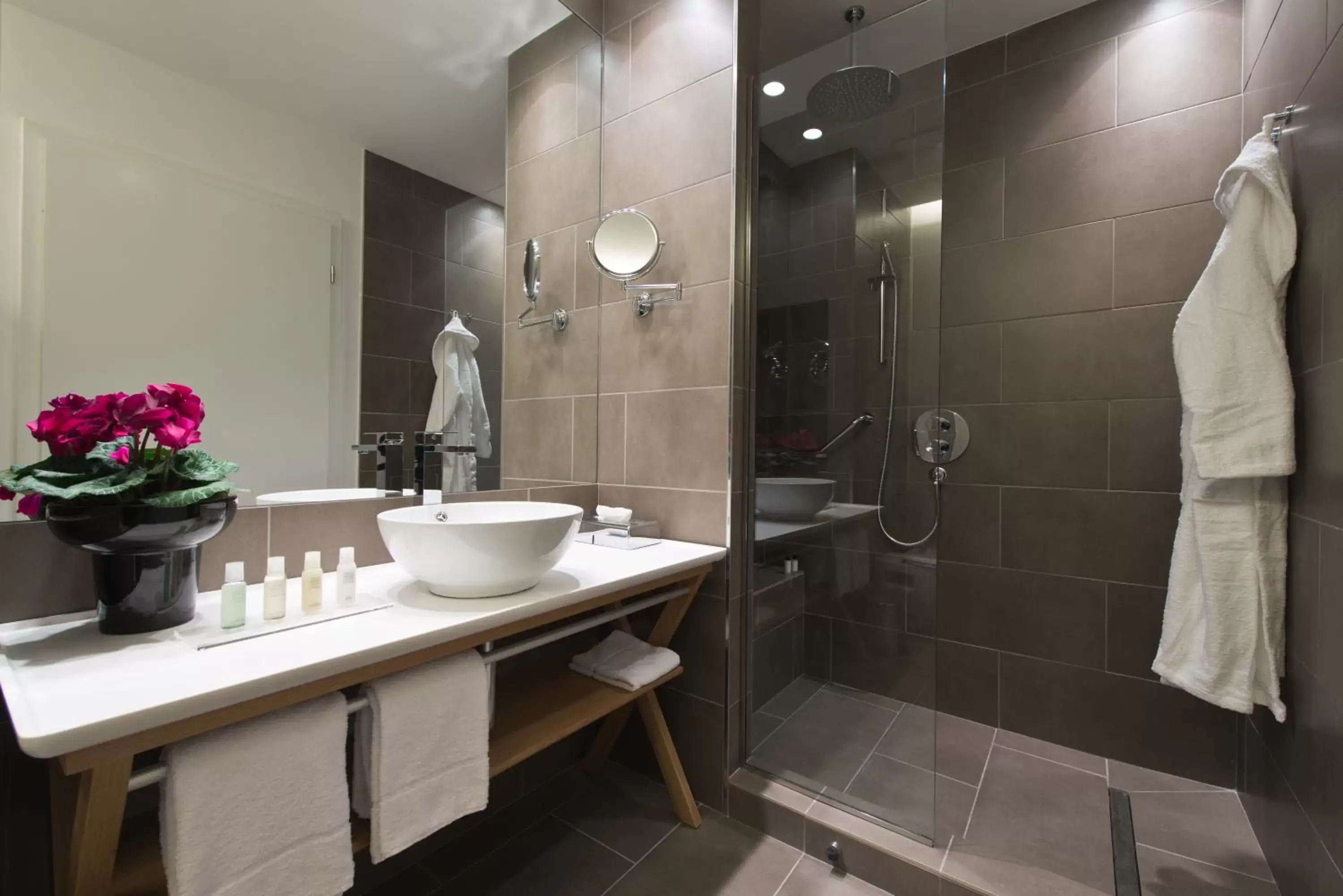 Bathroom in Crowne Plaza Berlin - Potsdamer Platz, an IHG Hotel