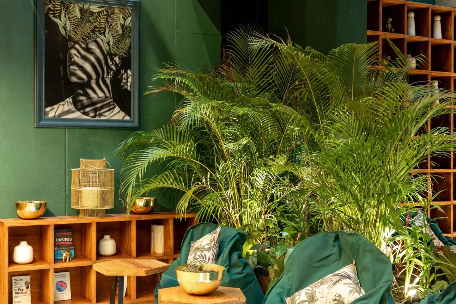 Library in Celestino Boutique Hotel