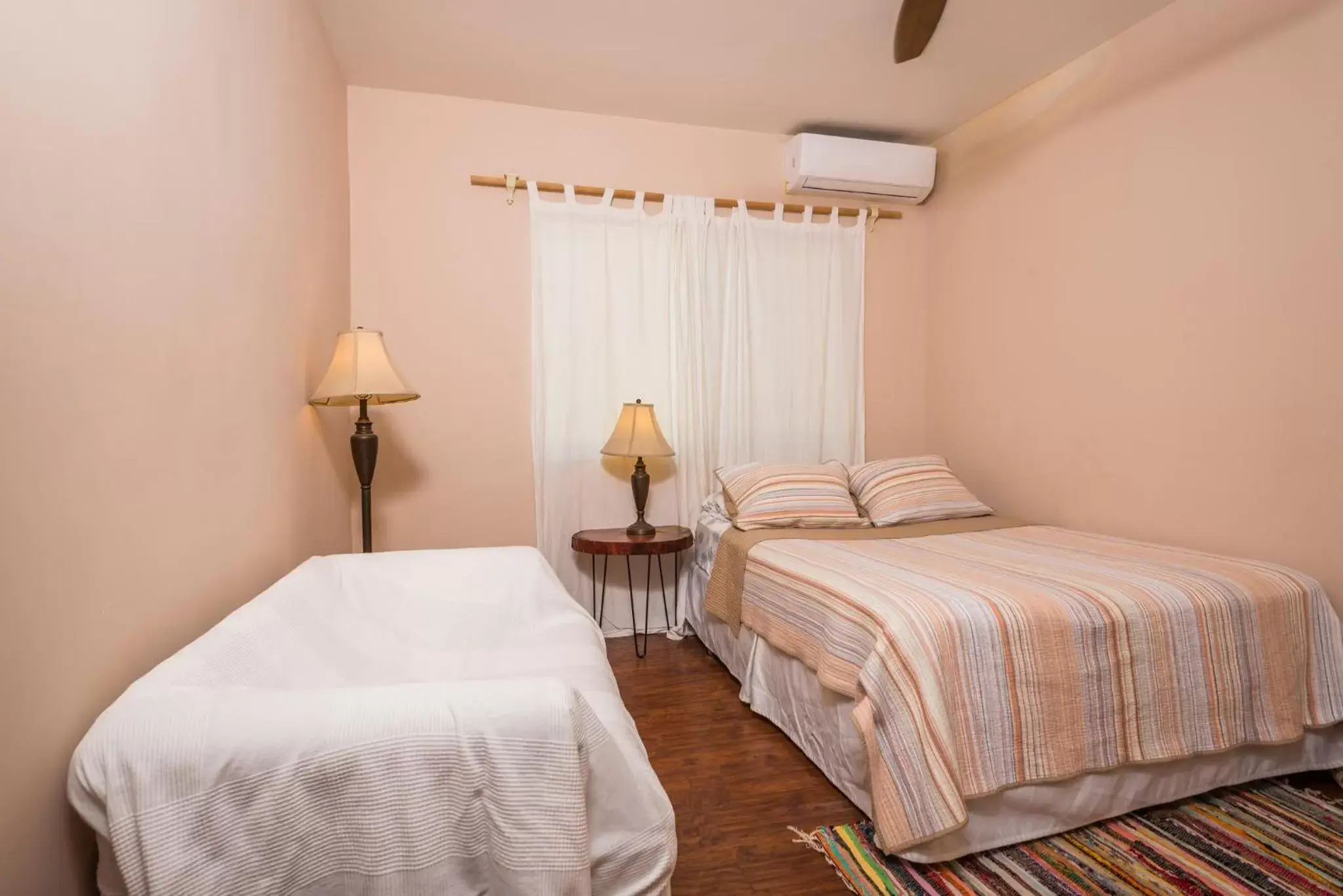 Bedroom, Bed in Corona del Mar