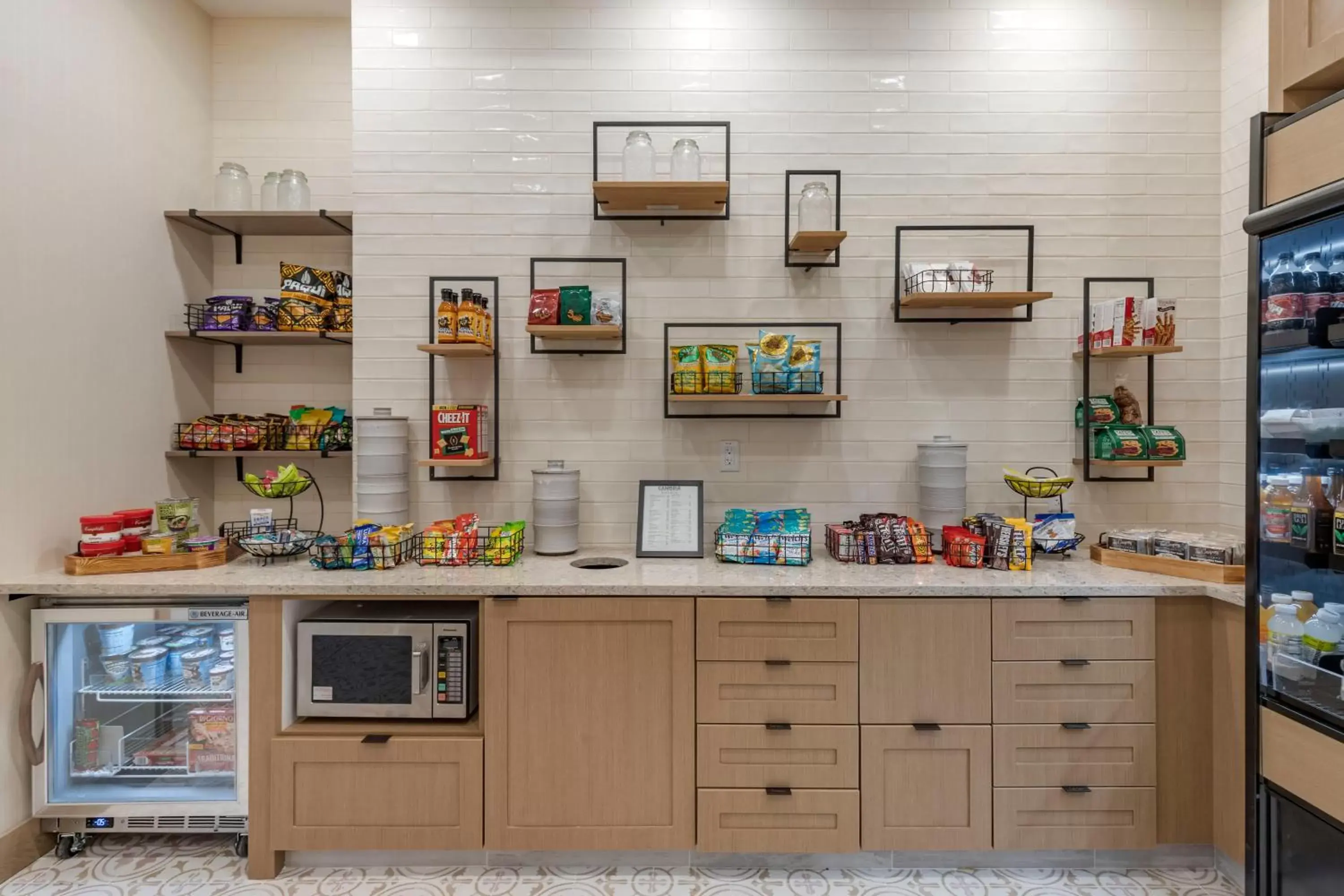Supermarket/grocery shop, Kitchen/Kitchenette in Cambria Hotel Columbia Downtown the Vista
