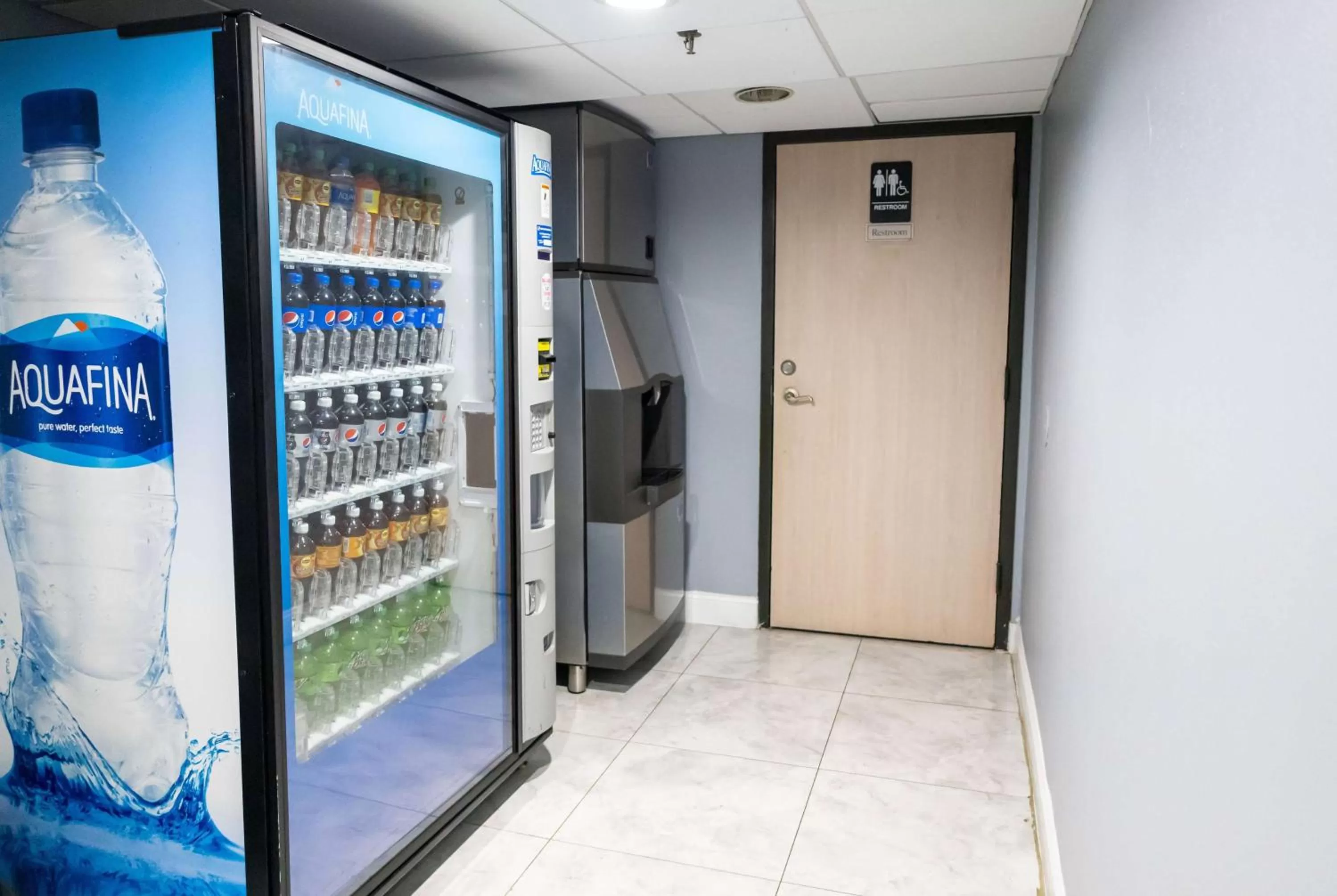 Food and drinks in Days Inn by Wyndham College Park Atlanta Airport South