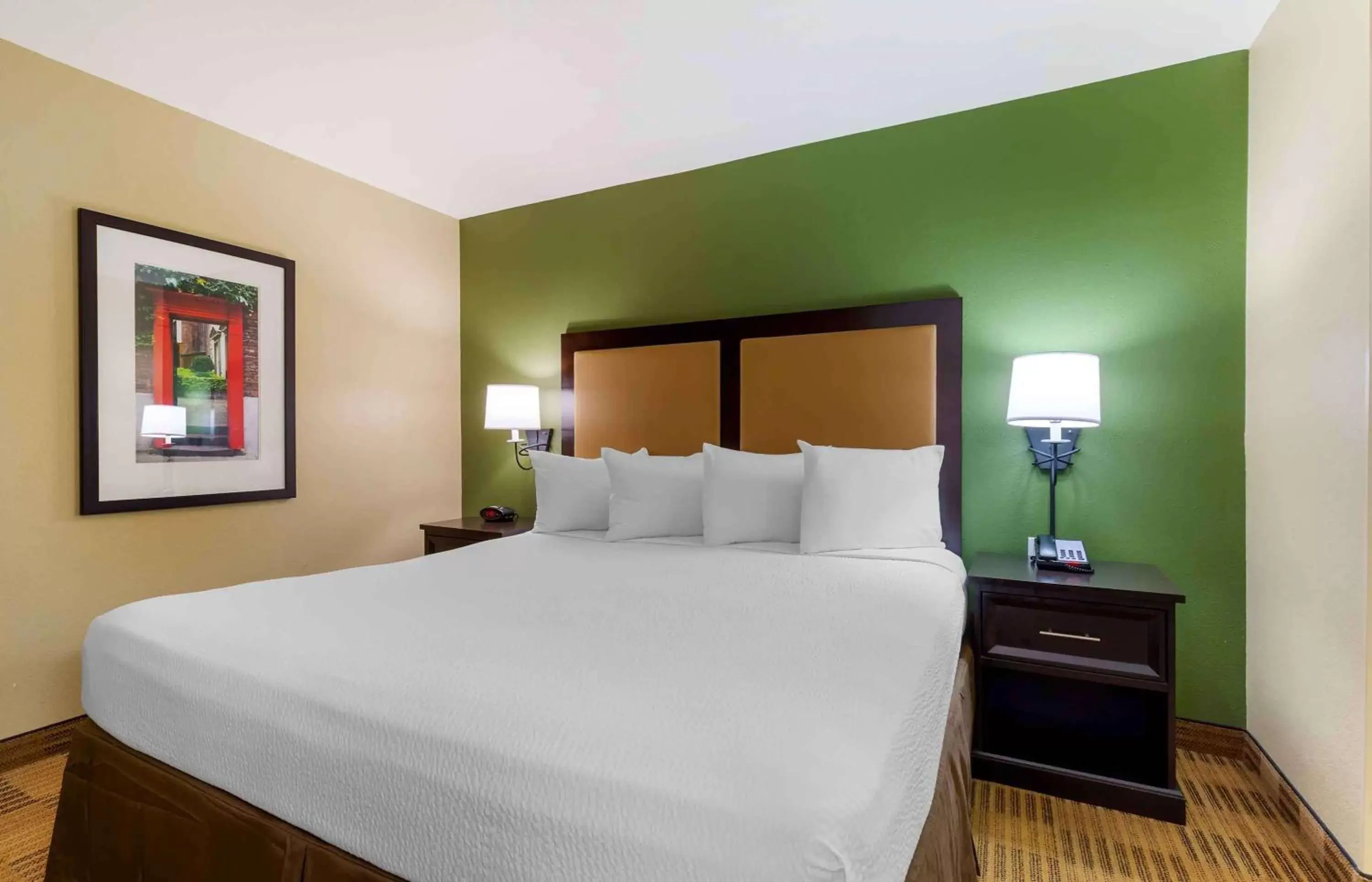 Bedroom, Bed in Extended Stay America Suites - Washington, DC - Fairfax