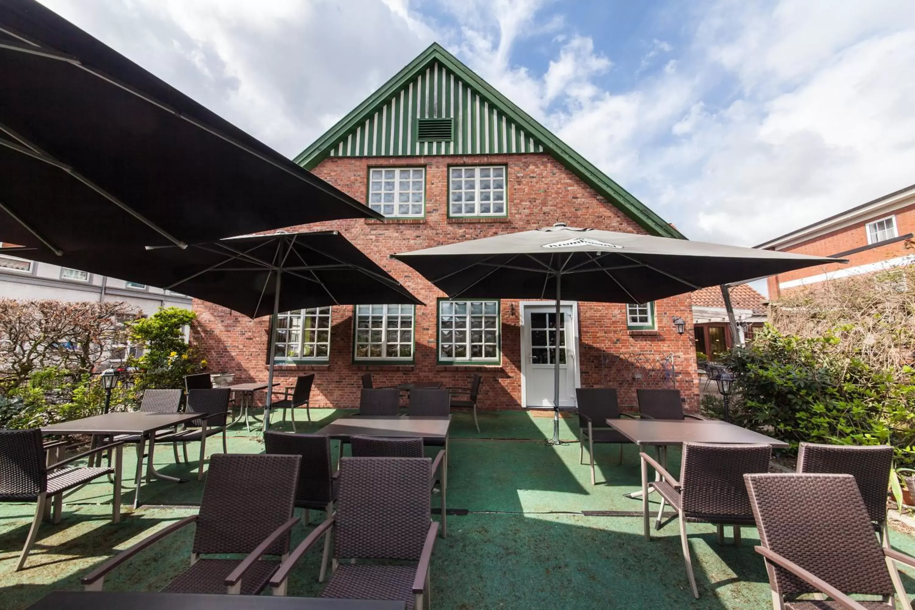Balcony/Terrace, Restaurant/Places to Eat in Hotel Drei Kronen Elmshorn