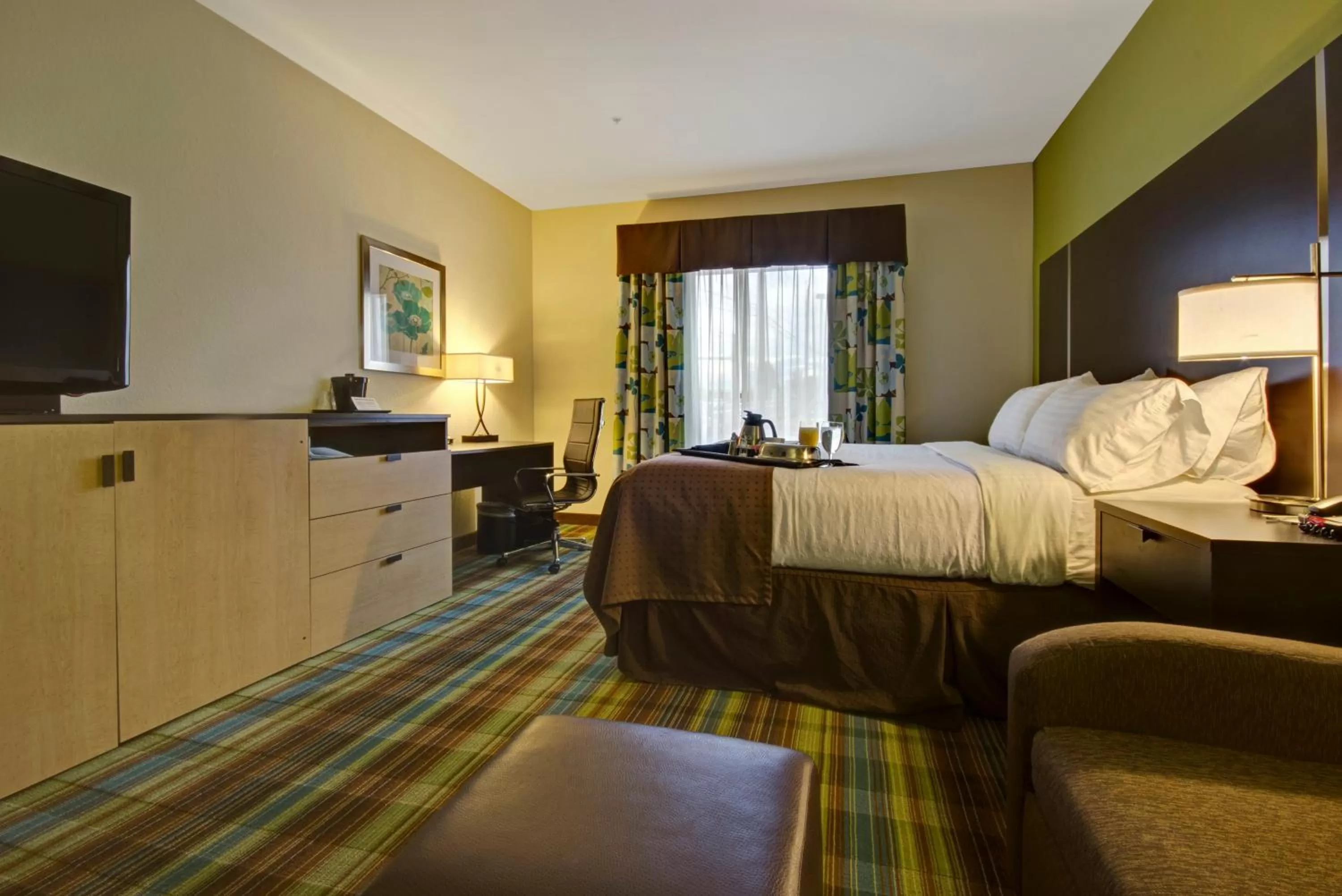 Photo of the whole room, Bed in Holiday Inn Christiansburg Blacksburg by IHG