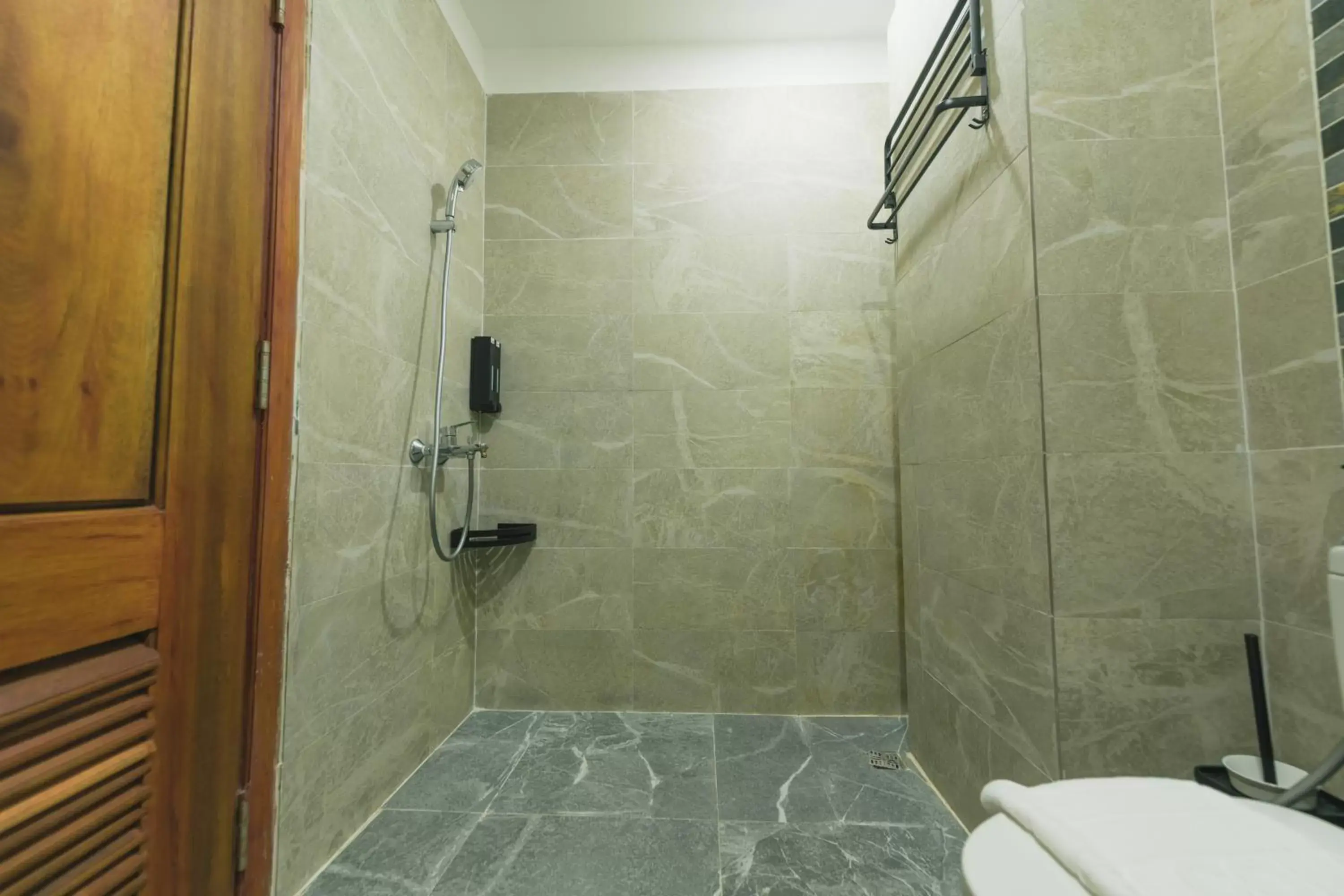 Shower, Bathroom in Residence 110 (Hotel and Apartments)