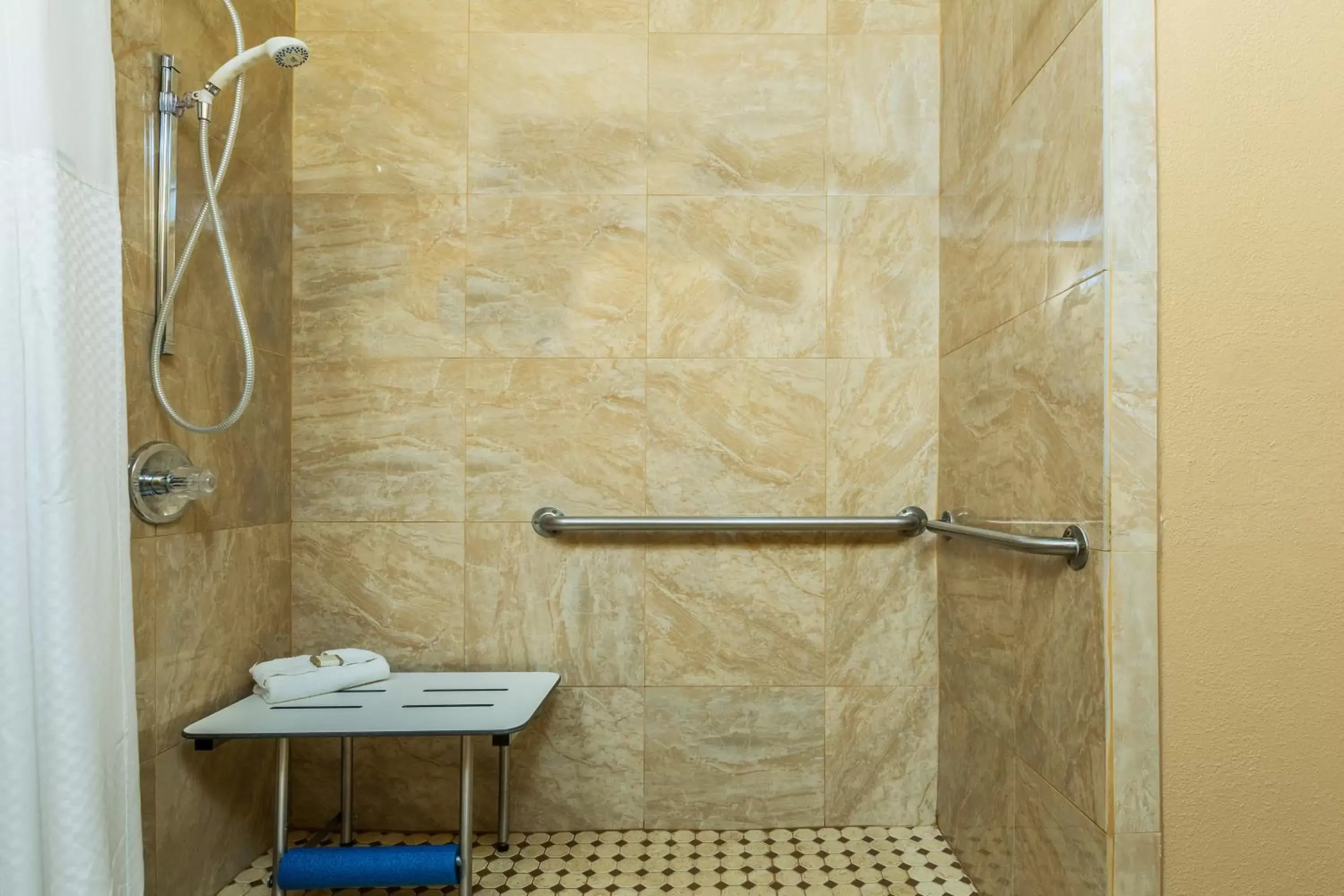 Shower, Bathroom in Howard Johnson by Wyndham Santa Cruz Beach Boardwalk