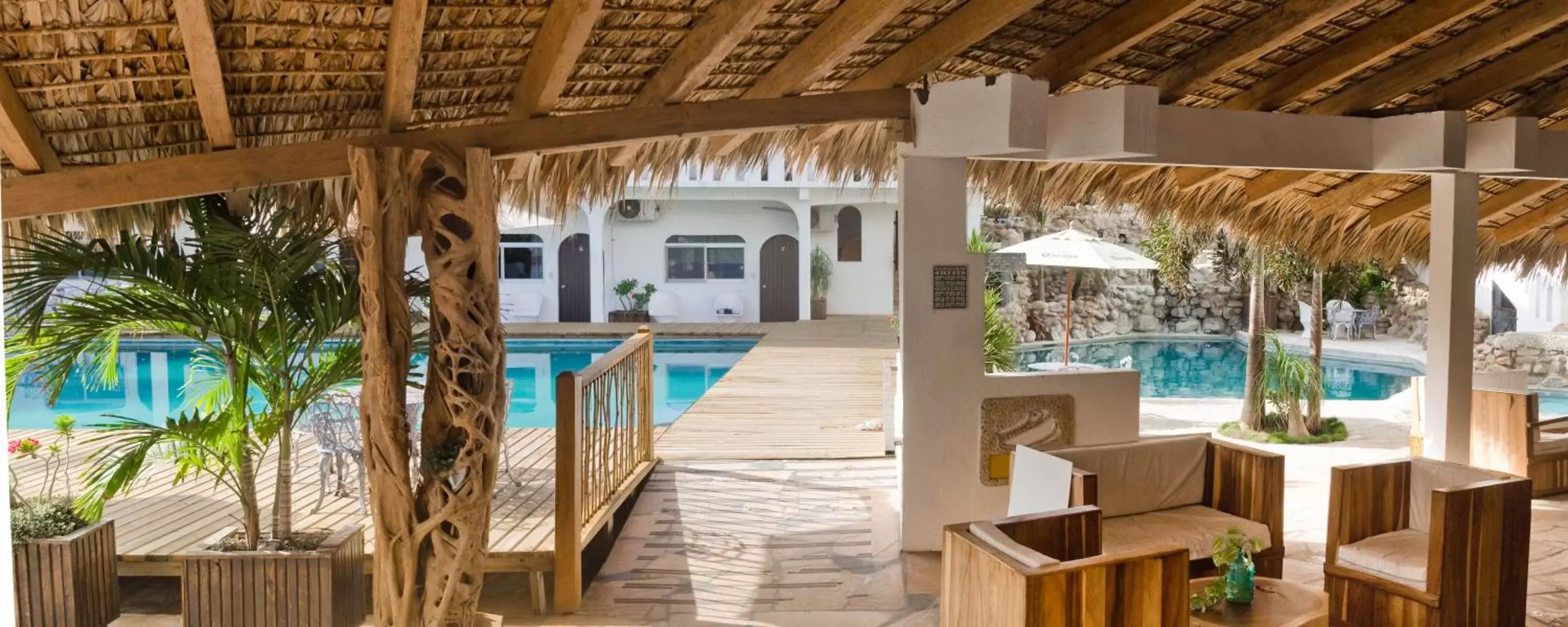 Living room, Pool View in Bungalows Zicatela