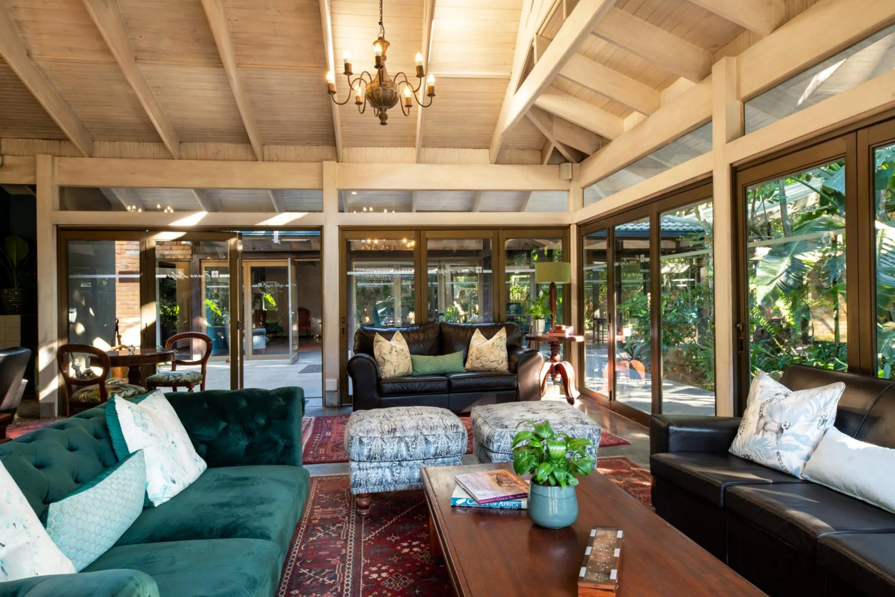 Restaurant/places to eat in Prana Lodge