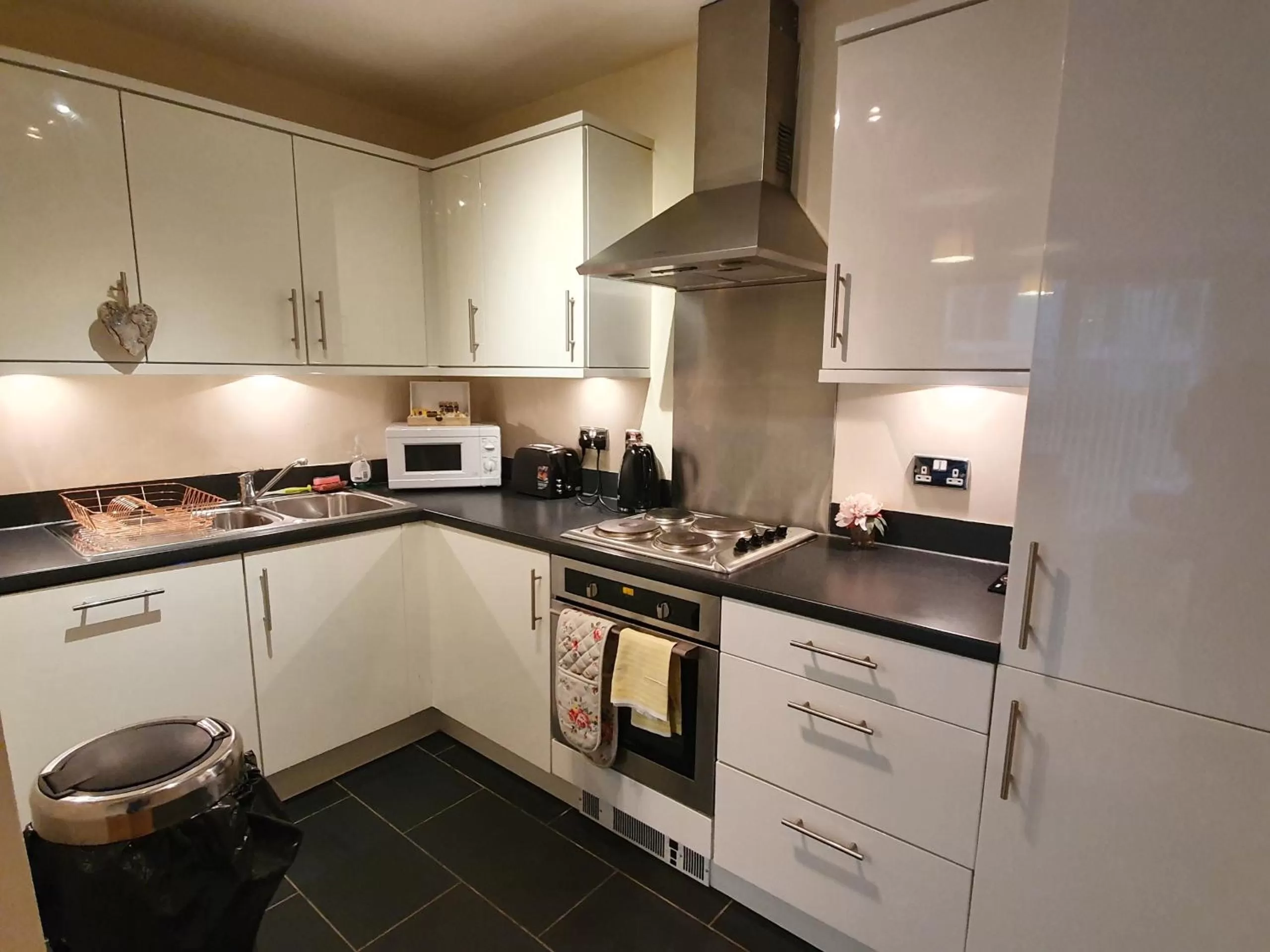 Kitchen or kitchenette, Kitchen/Kitchenette in Dazzon Apartments - HUB - Central MK