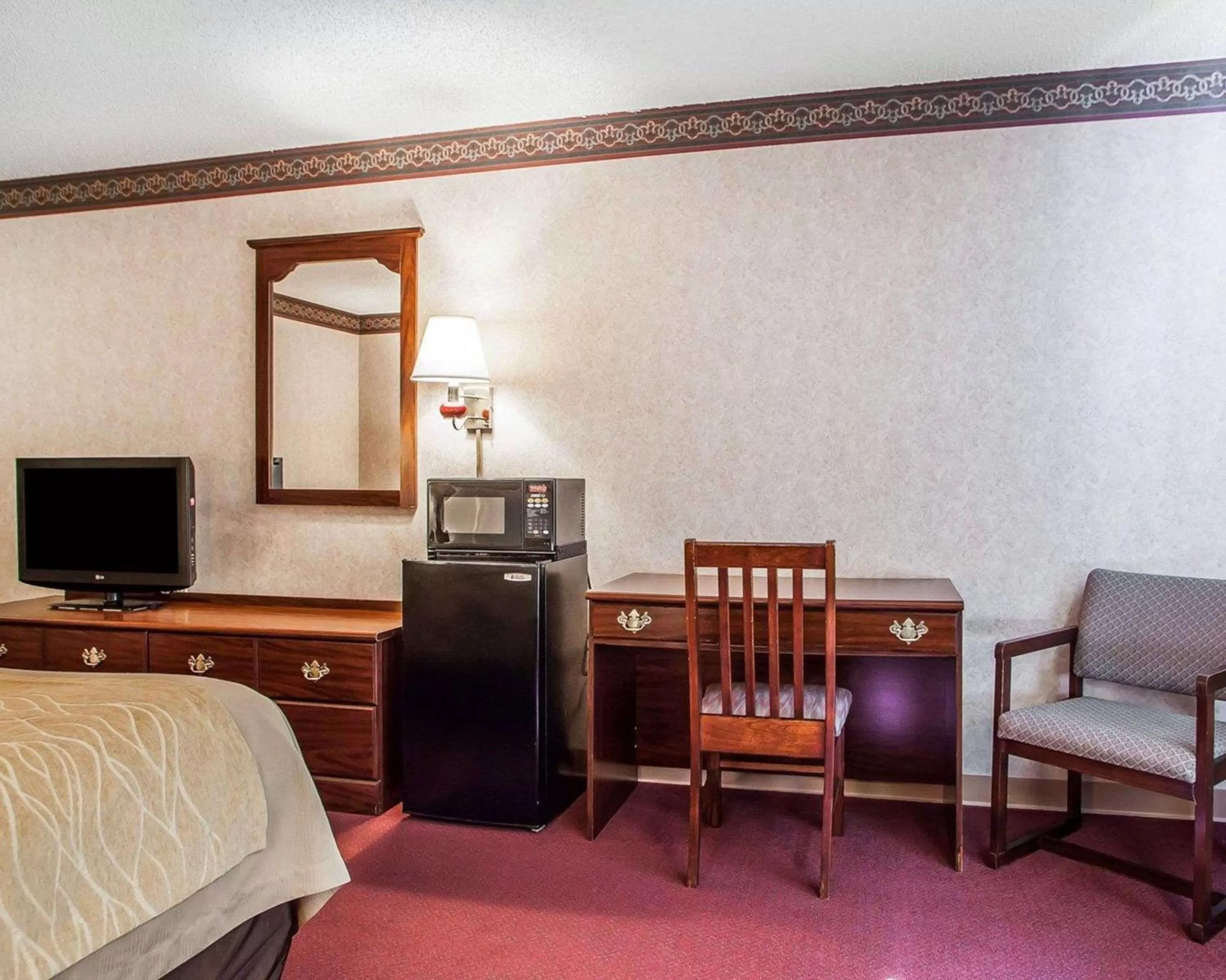 Photo of the whole room in Quality Inn Midway