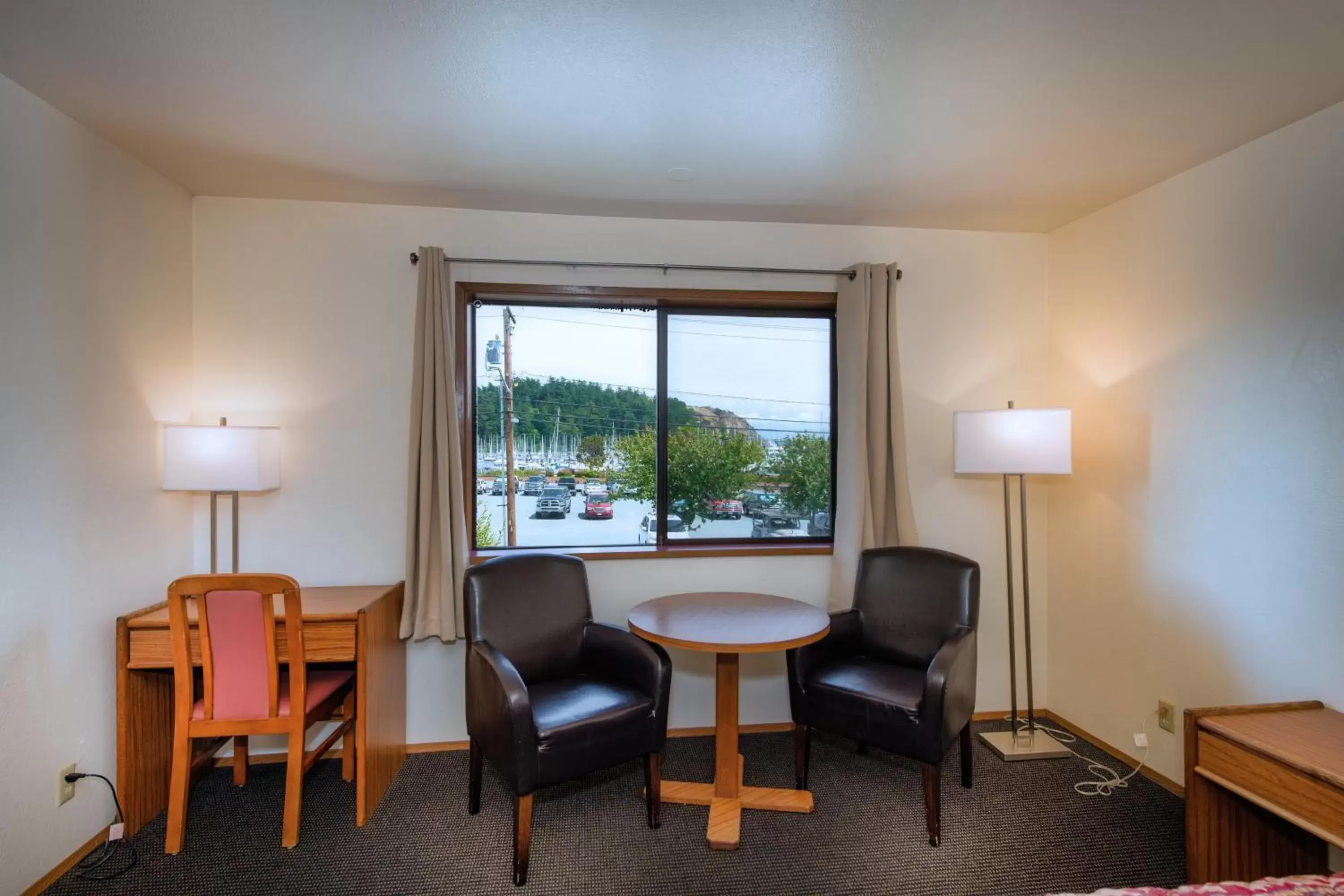 Seating Area in Cap Sante Inn