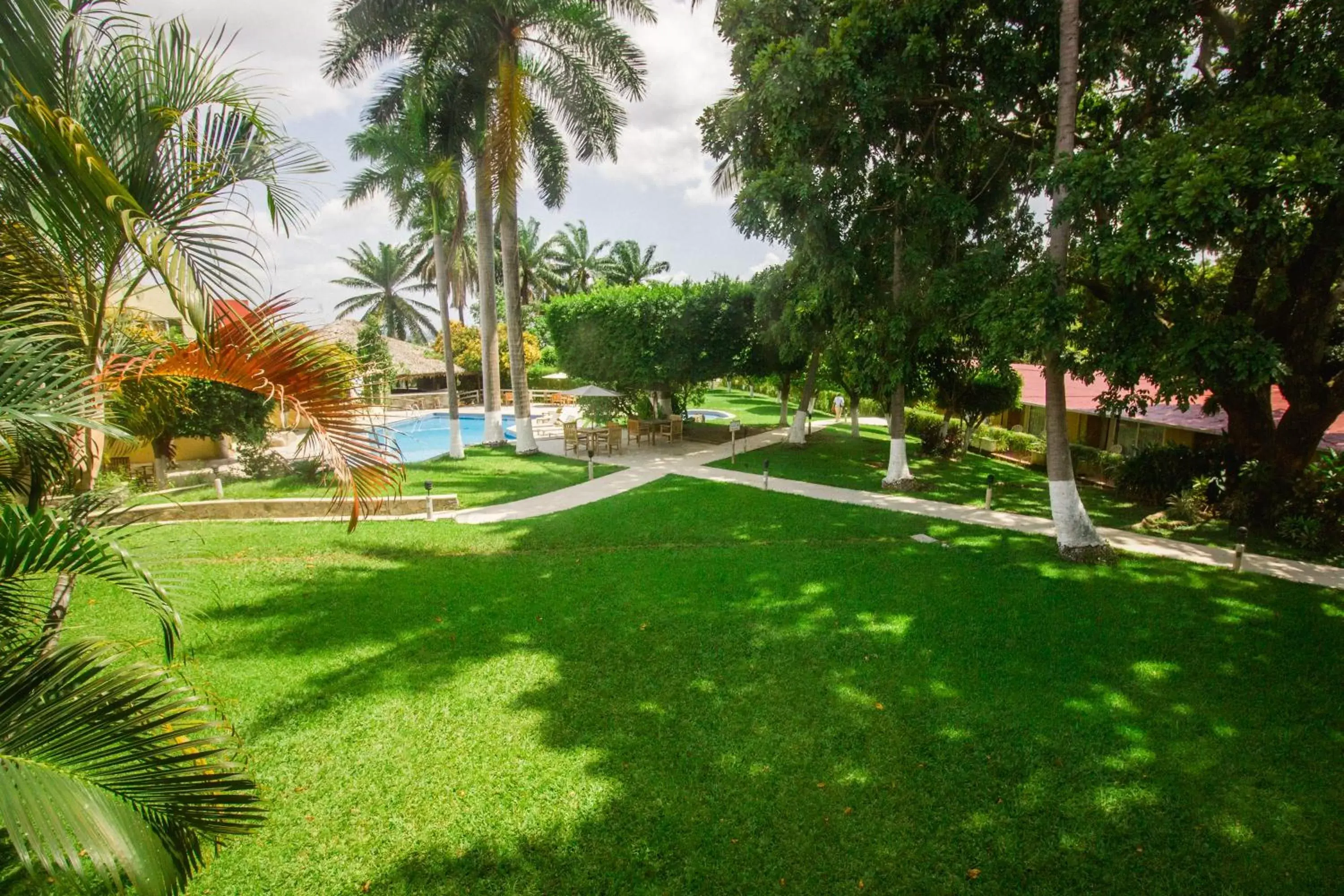 Patio, Garden in Hotel Loma Real