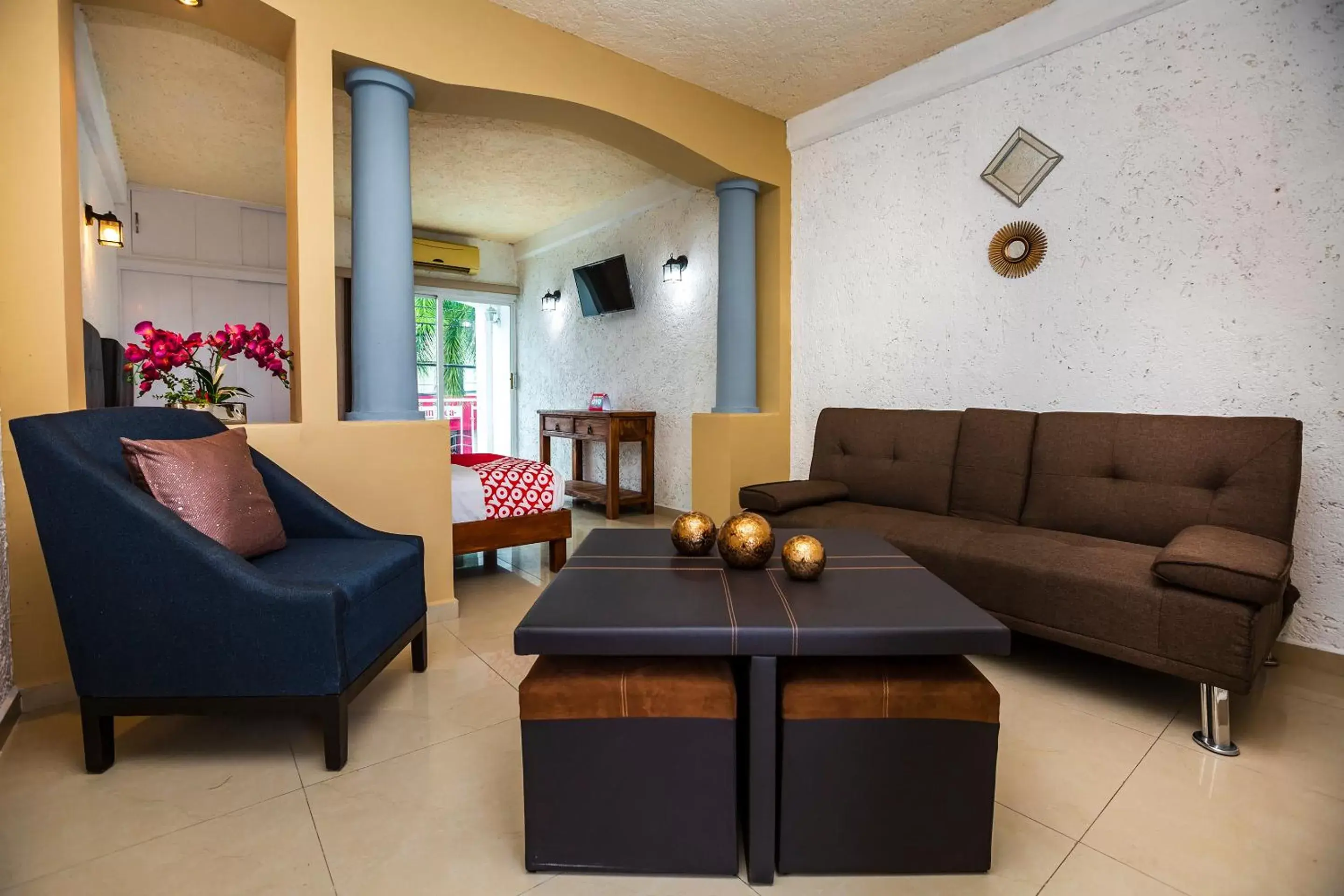 Bedroom, Seating Area in OYO Hotel Dos Mundos,Aeropuerto Internacional de Cozumel