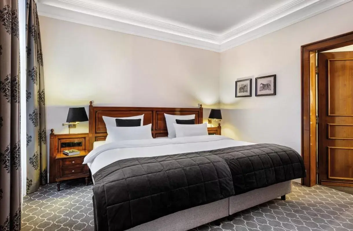 Bedroom, Bed in Parkhotel Engelsburg - 4 Sterne Superior