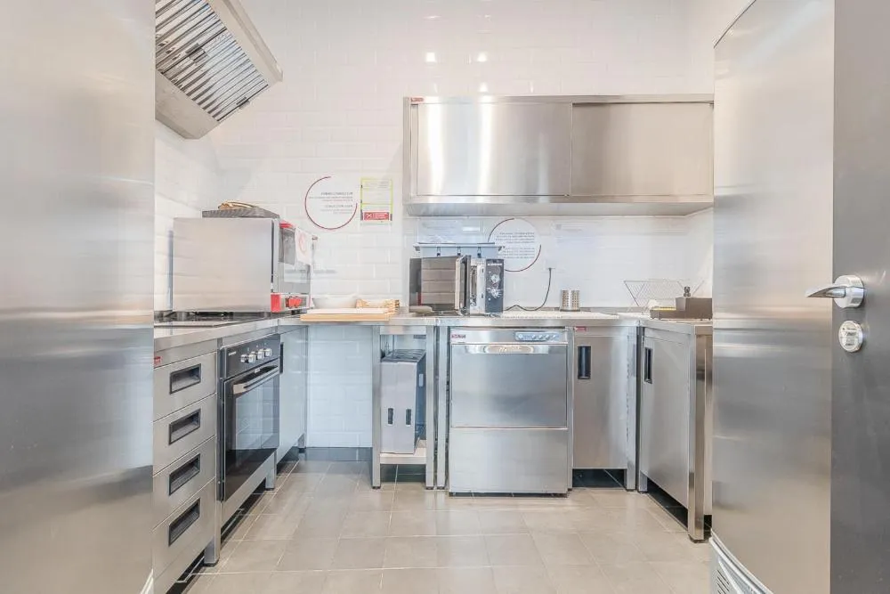 Kitchen or kitchenette in Be Lisbon Hostel Intendente