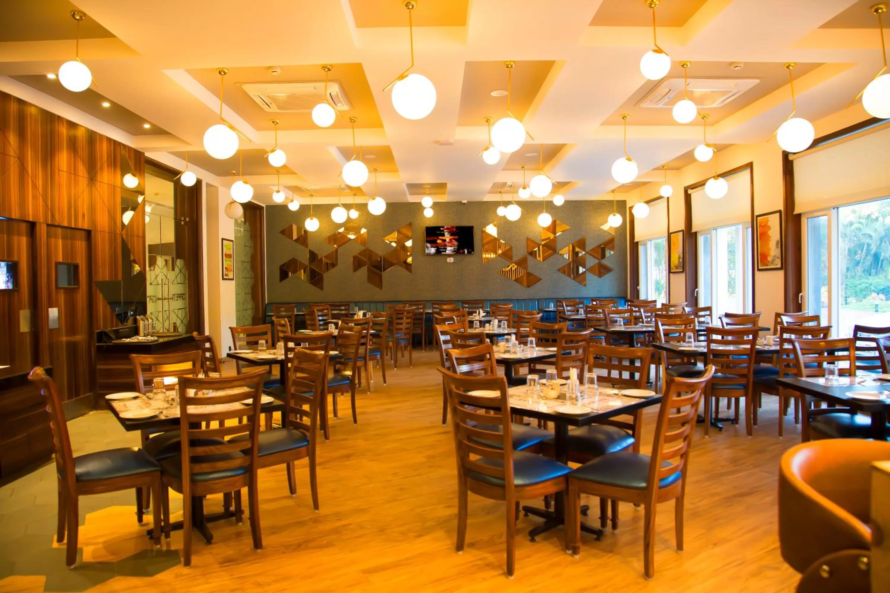 Restaurant/places to eat in 7 Apple Resort Lonavala